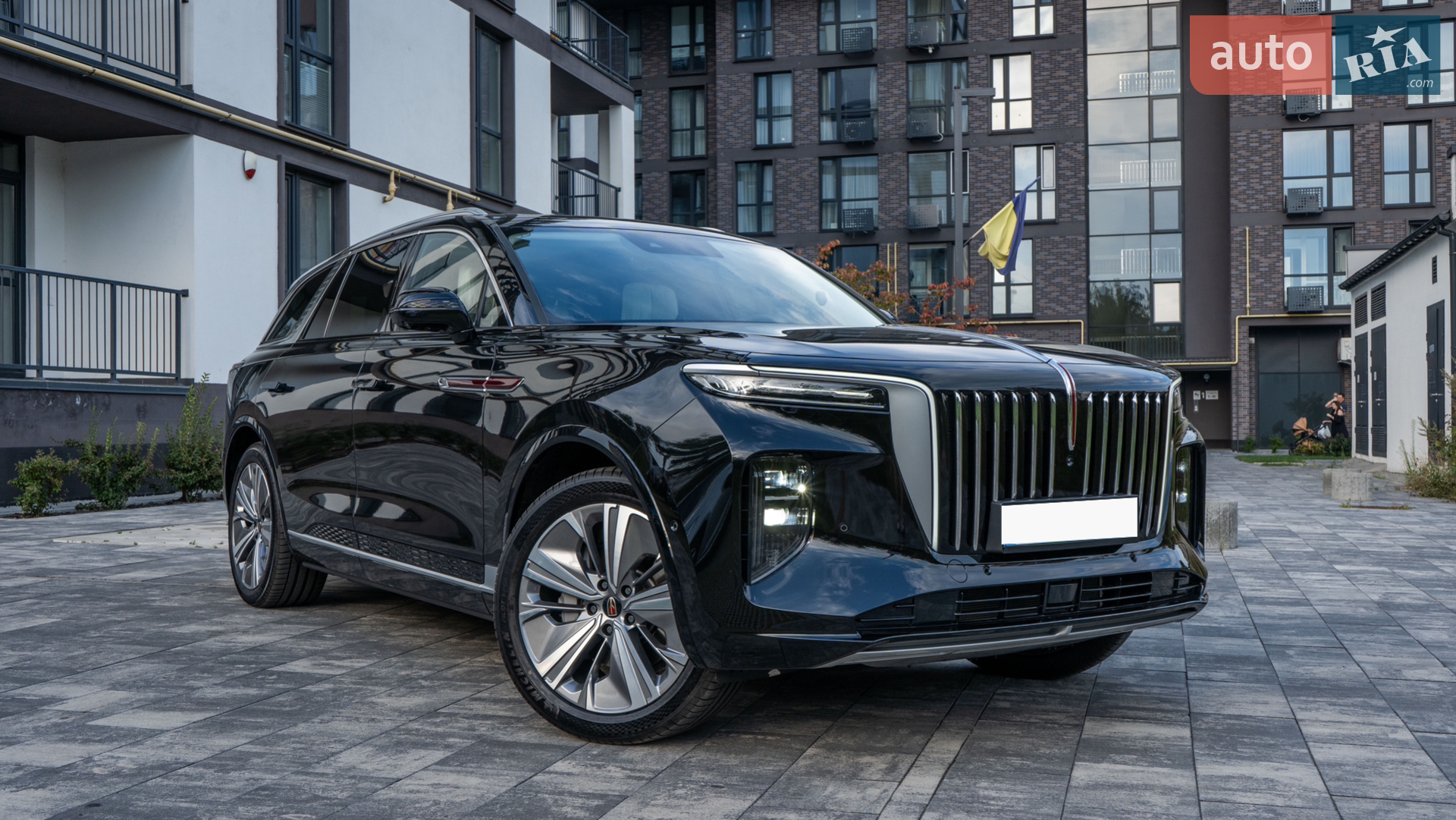Hongqi E-HS9, 2022