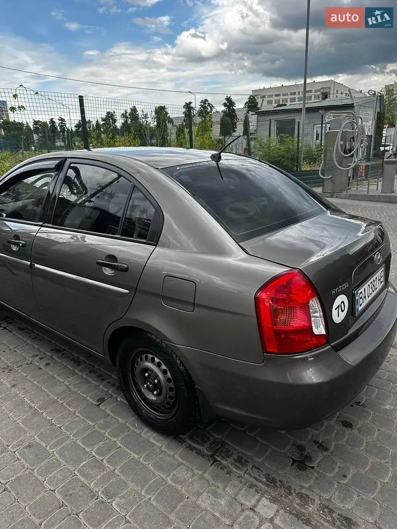 Hyundai Accent, 2010