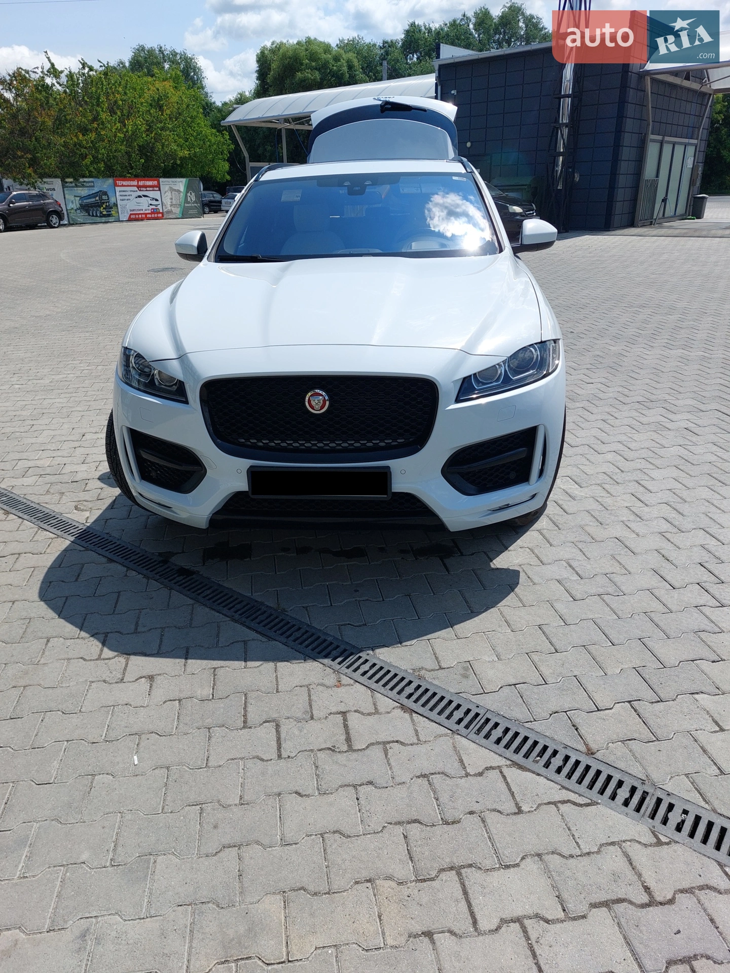Jaguar F-Pace, 2016