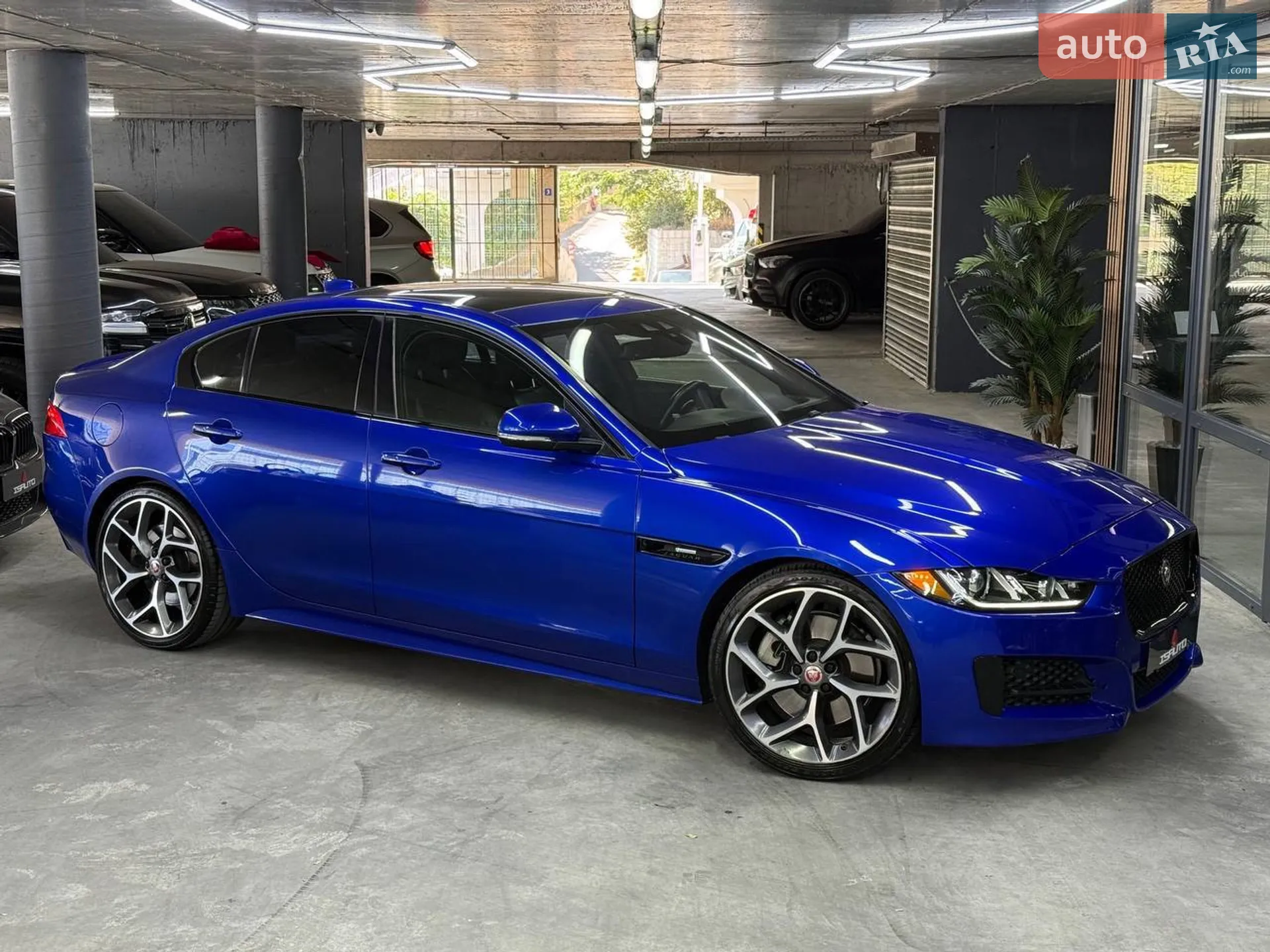 Jaguar XE, 2016