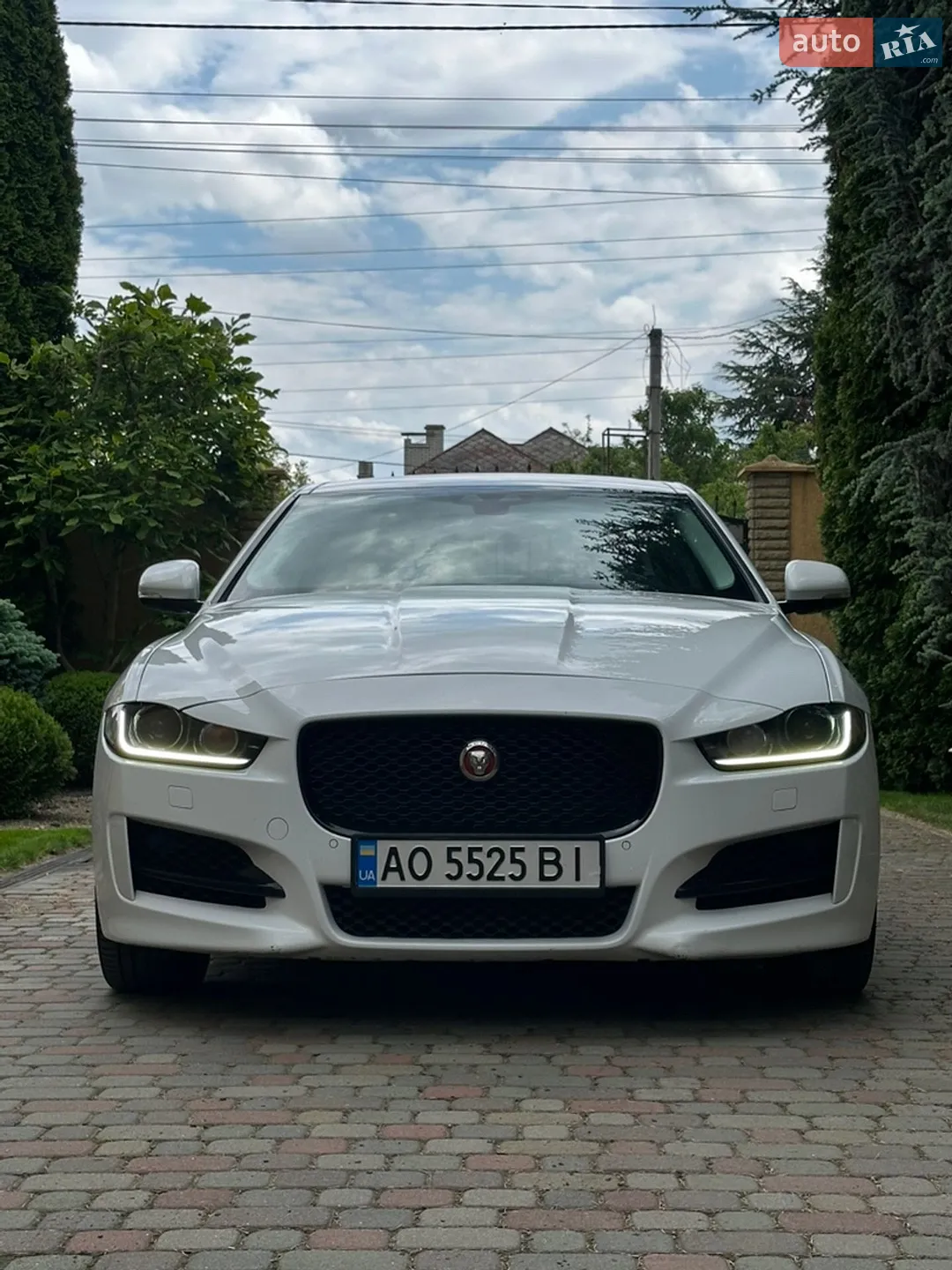 Jaguar XE, 2016