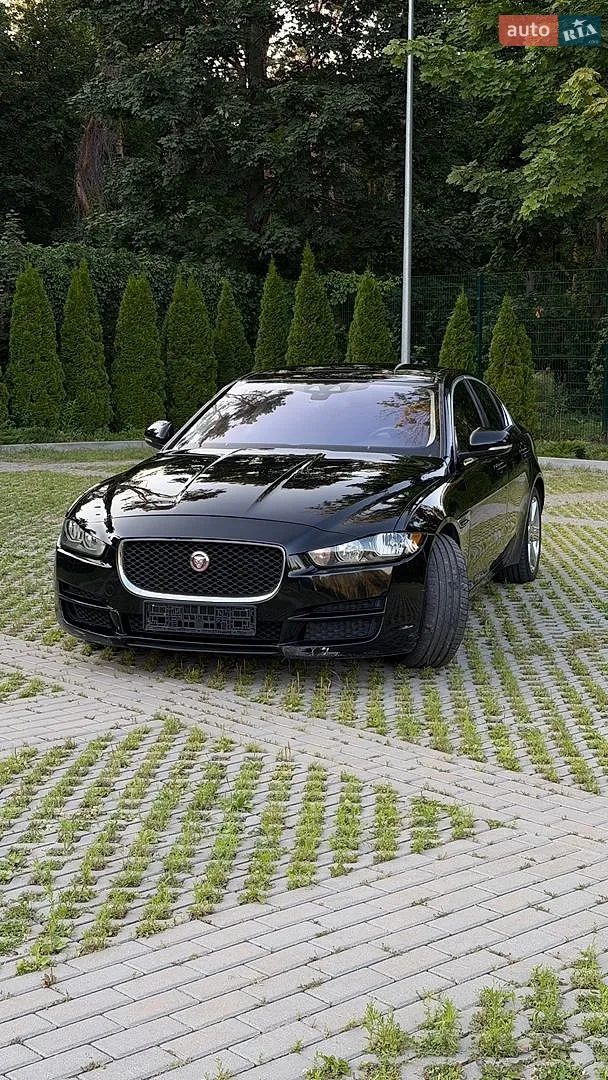 Jaguar XE, 2017
