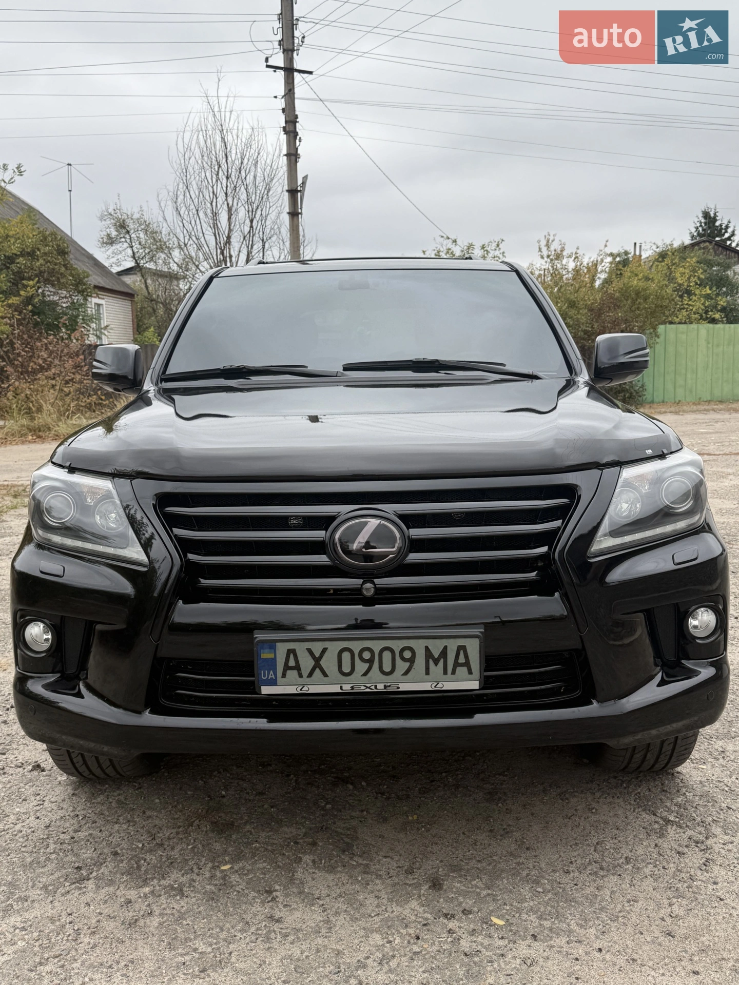 Lexus LX, 2011