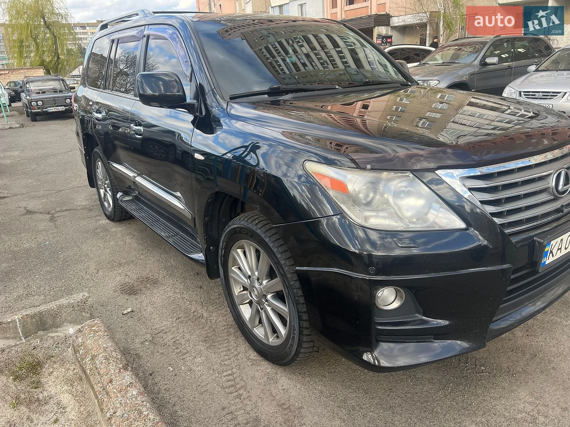Lexus LX, 2011
