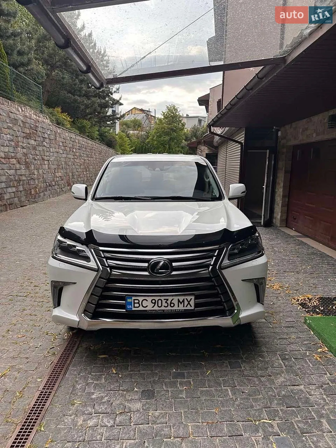 Lexus LX, 2015