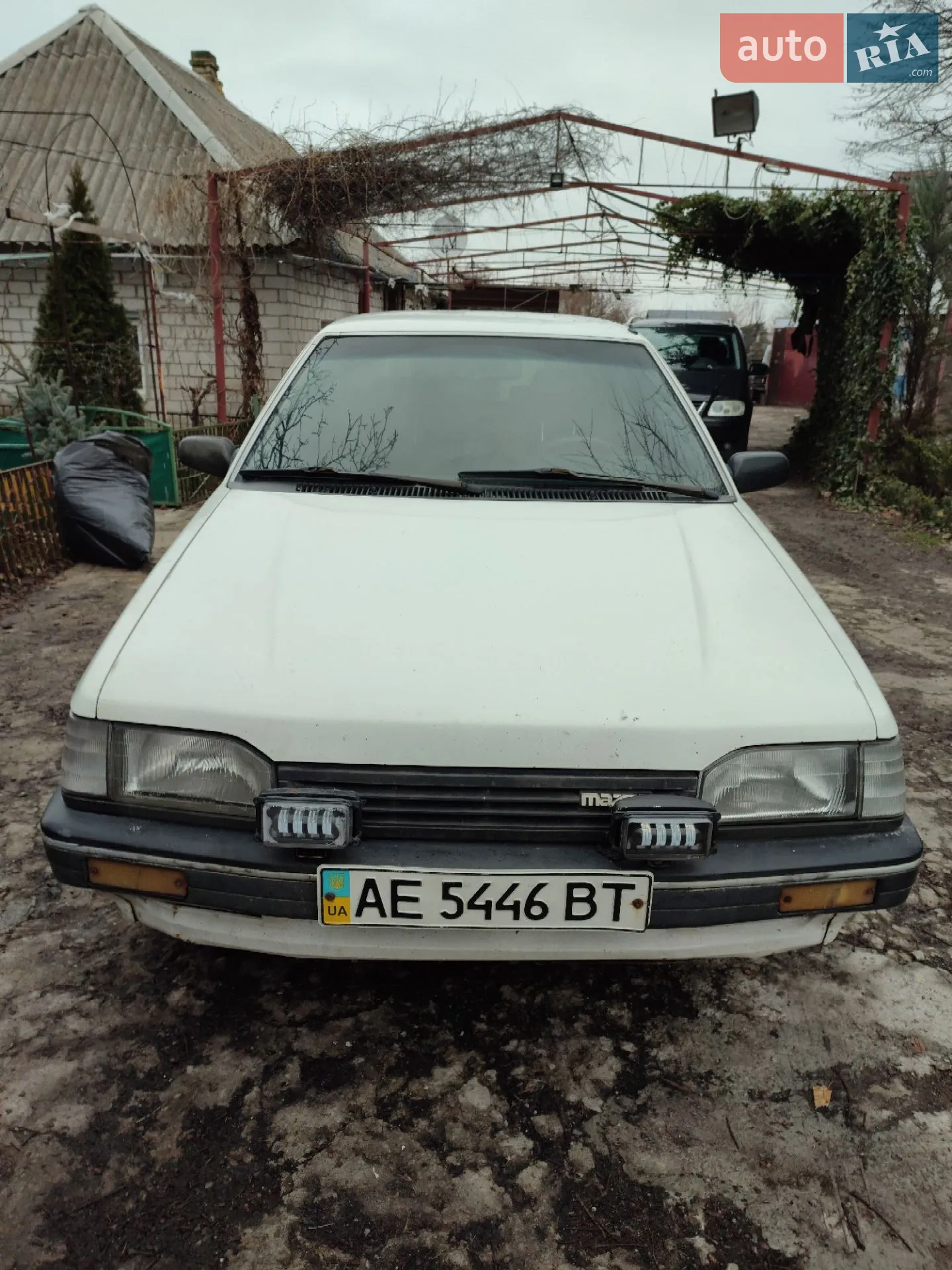 Mazda 323, 1988