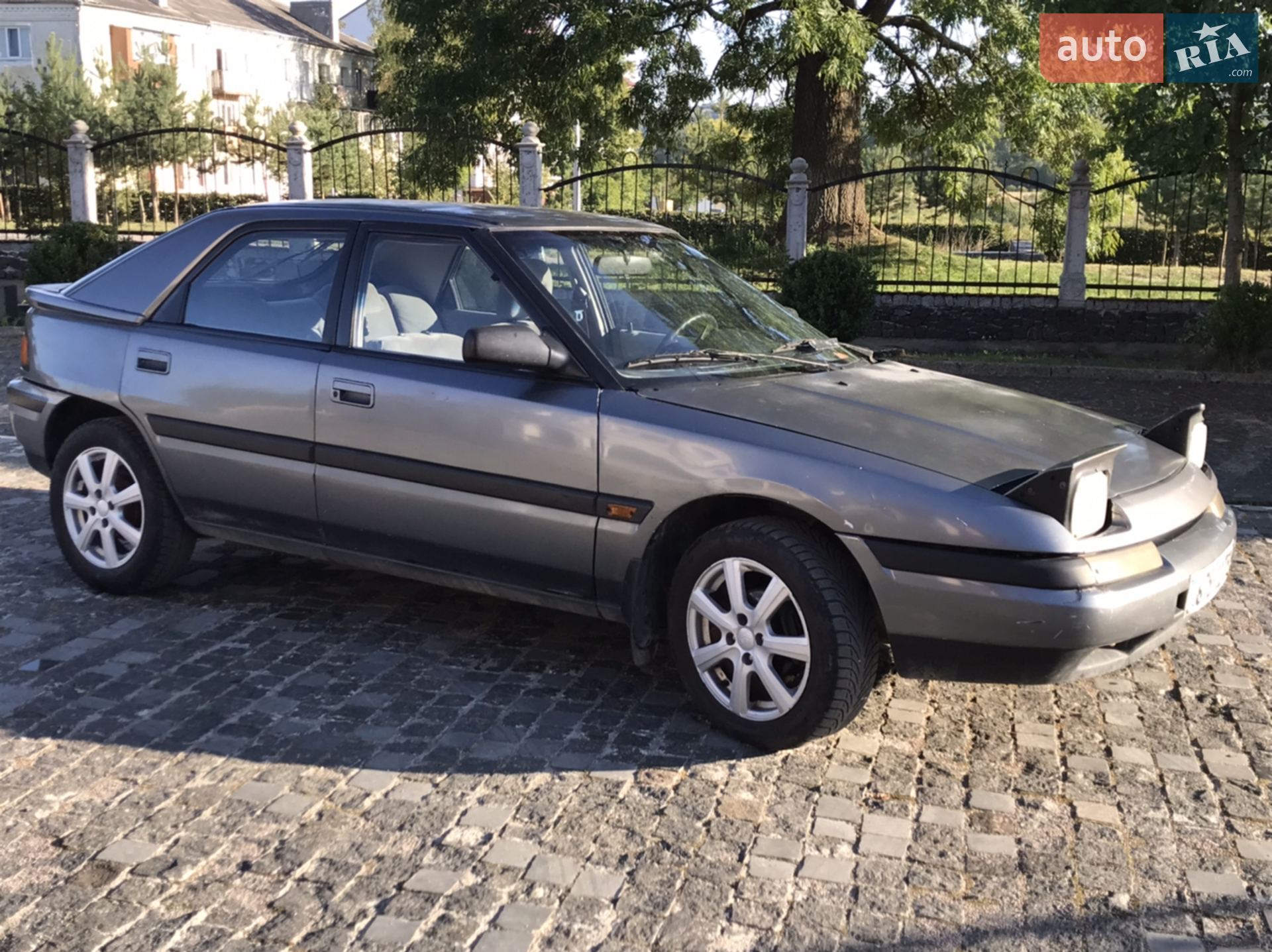 Mazda 323, 1990