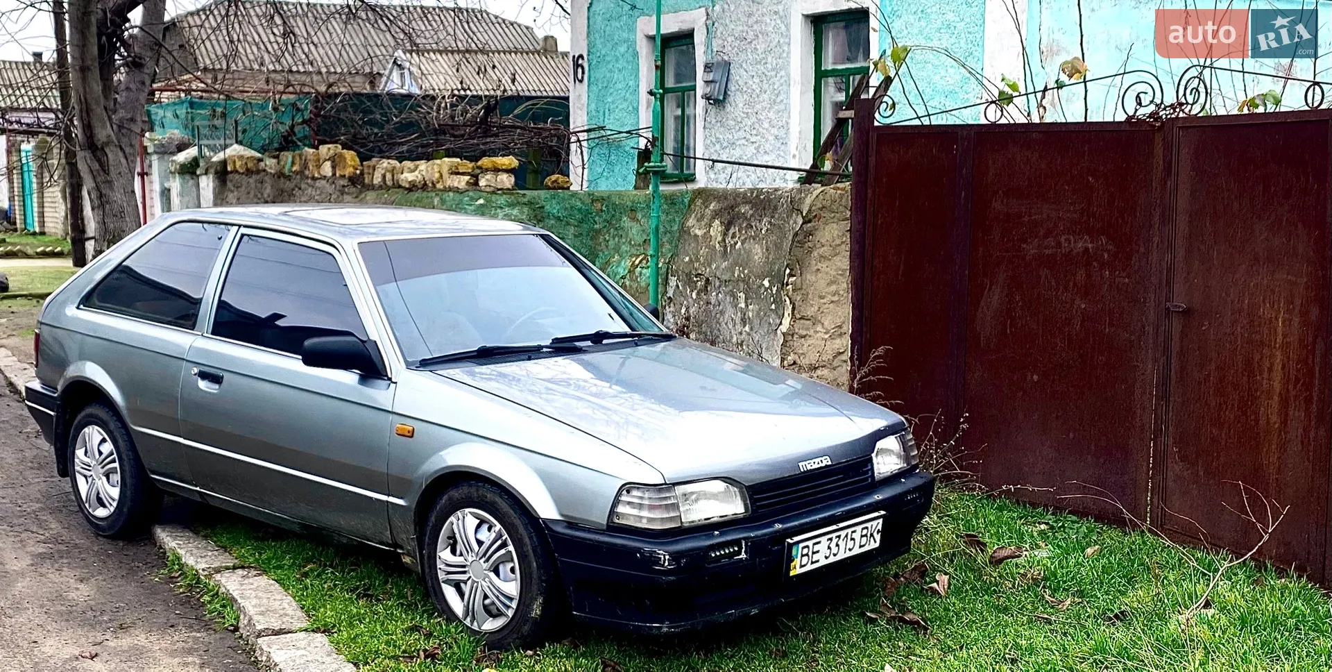 Mazda 323, 1988