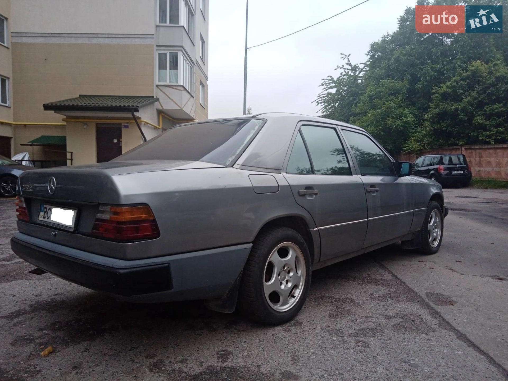 Mercedes-Benz E-Class, 1989