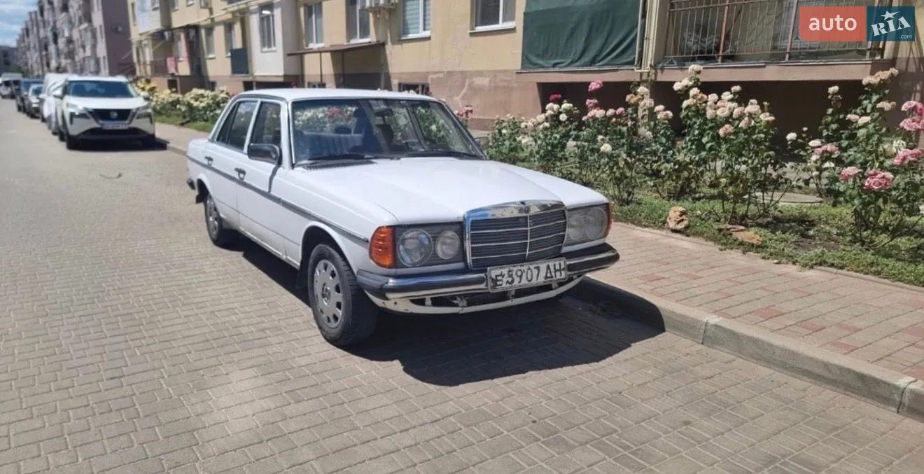 Mercedes-Benz E-Class, 1980