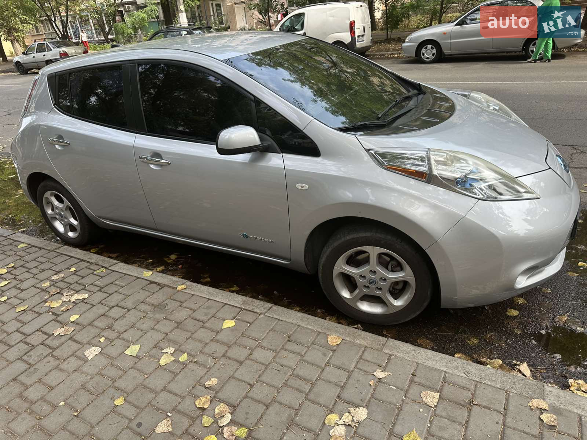 Nissan Leaf, 2011
