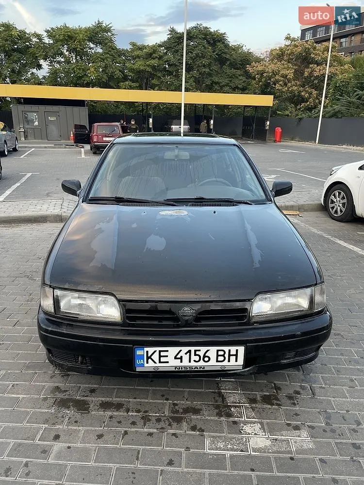 Nissan Primera, 1990