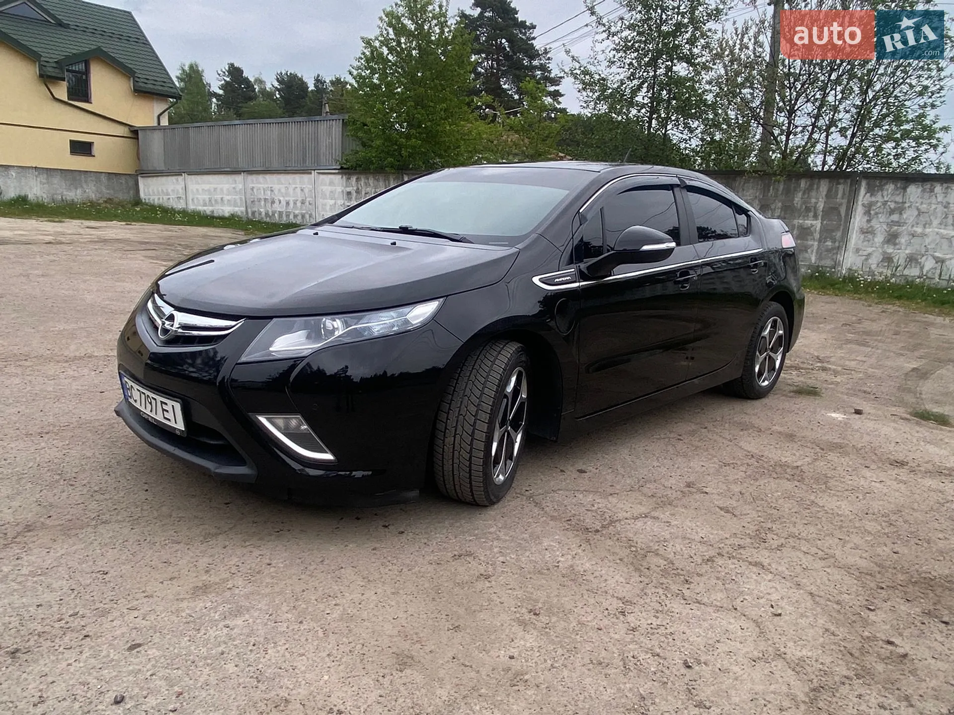 Opel Ampera, 2011