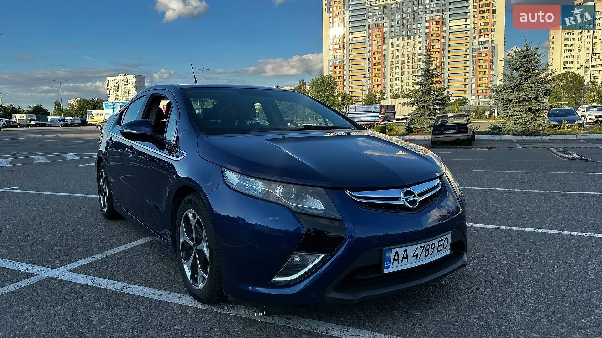 Opel Ampera, 2011