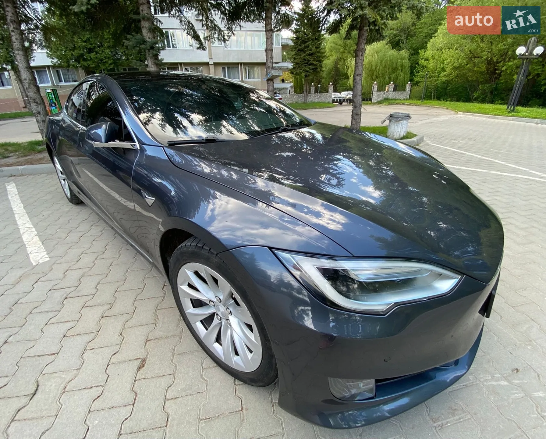 Tesla Model S, 2016