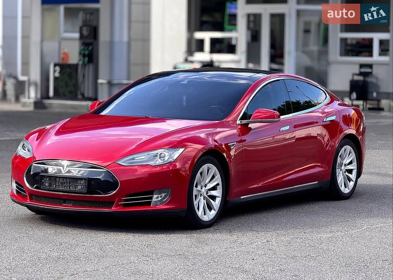 Tesla Model S, 2015