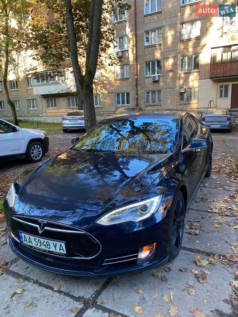 Tesla Model S, 2015