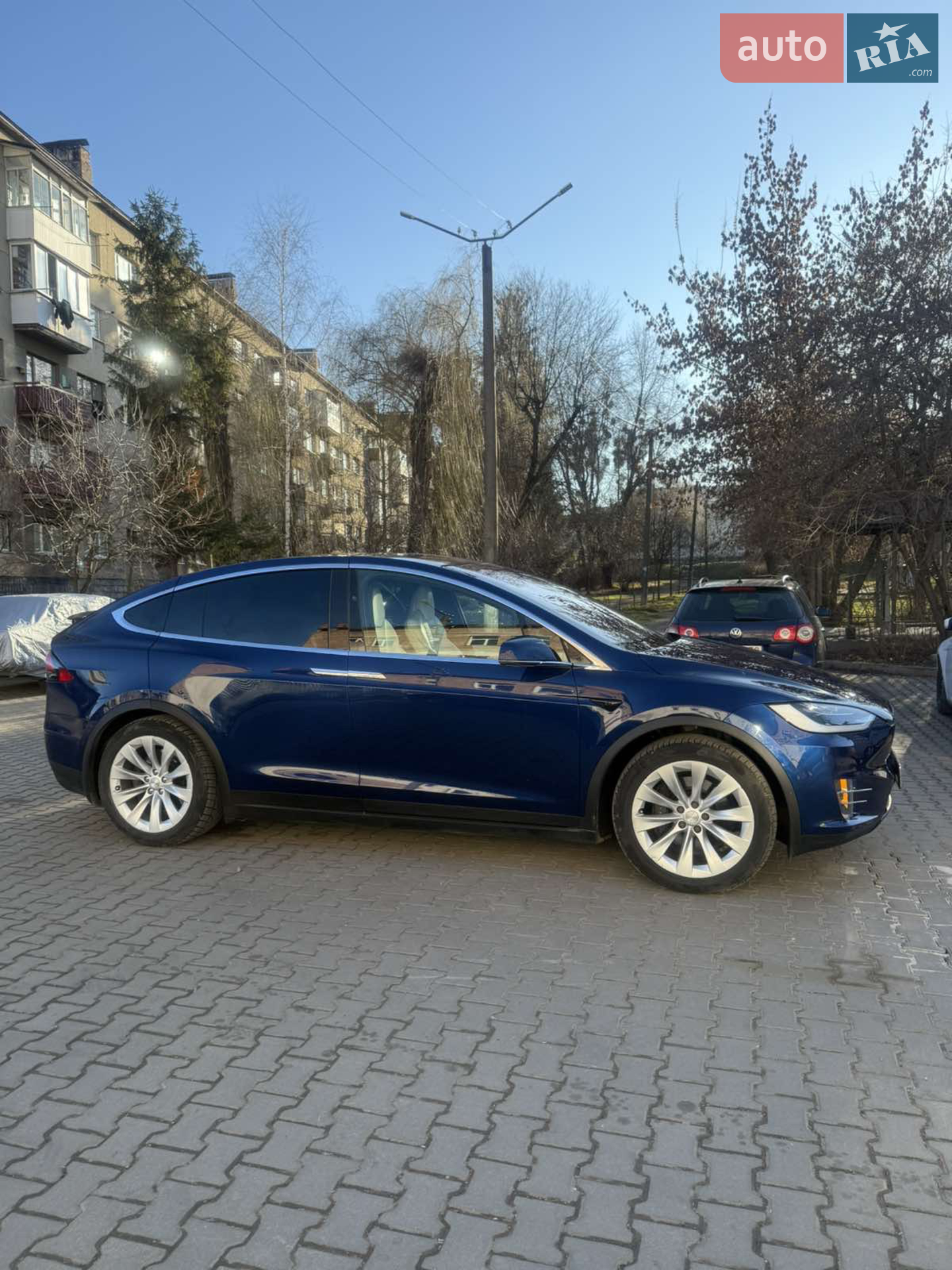 Tesla Model X, 2016