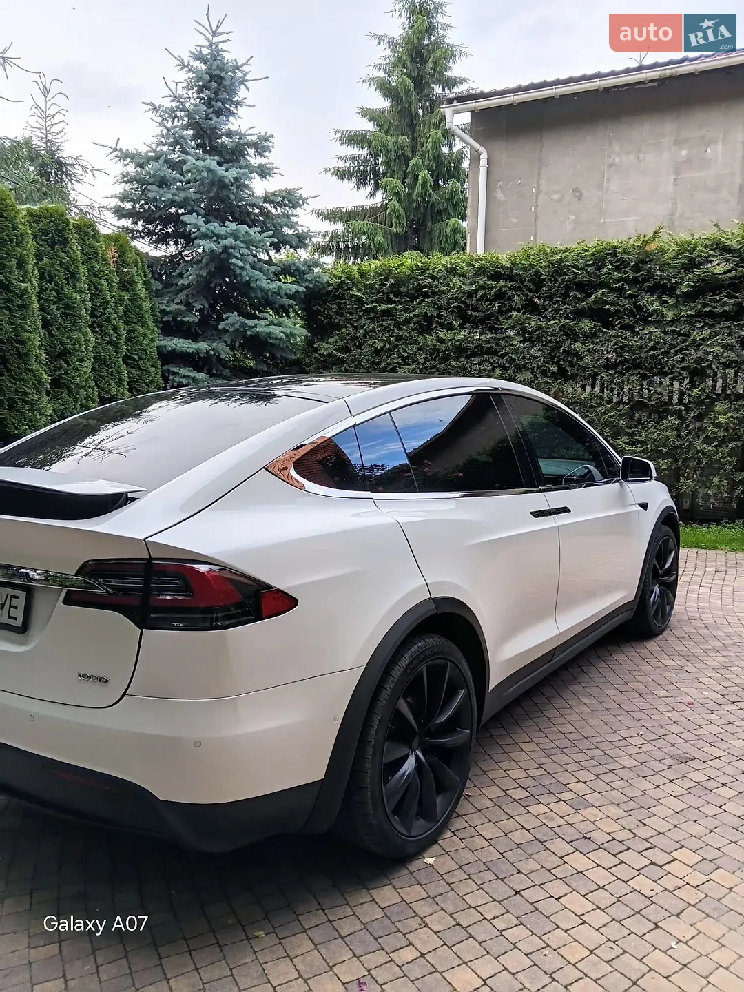 Tesla Model X, 2017