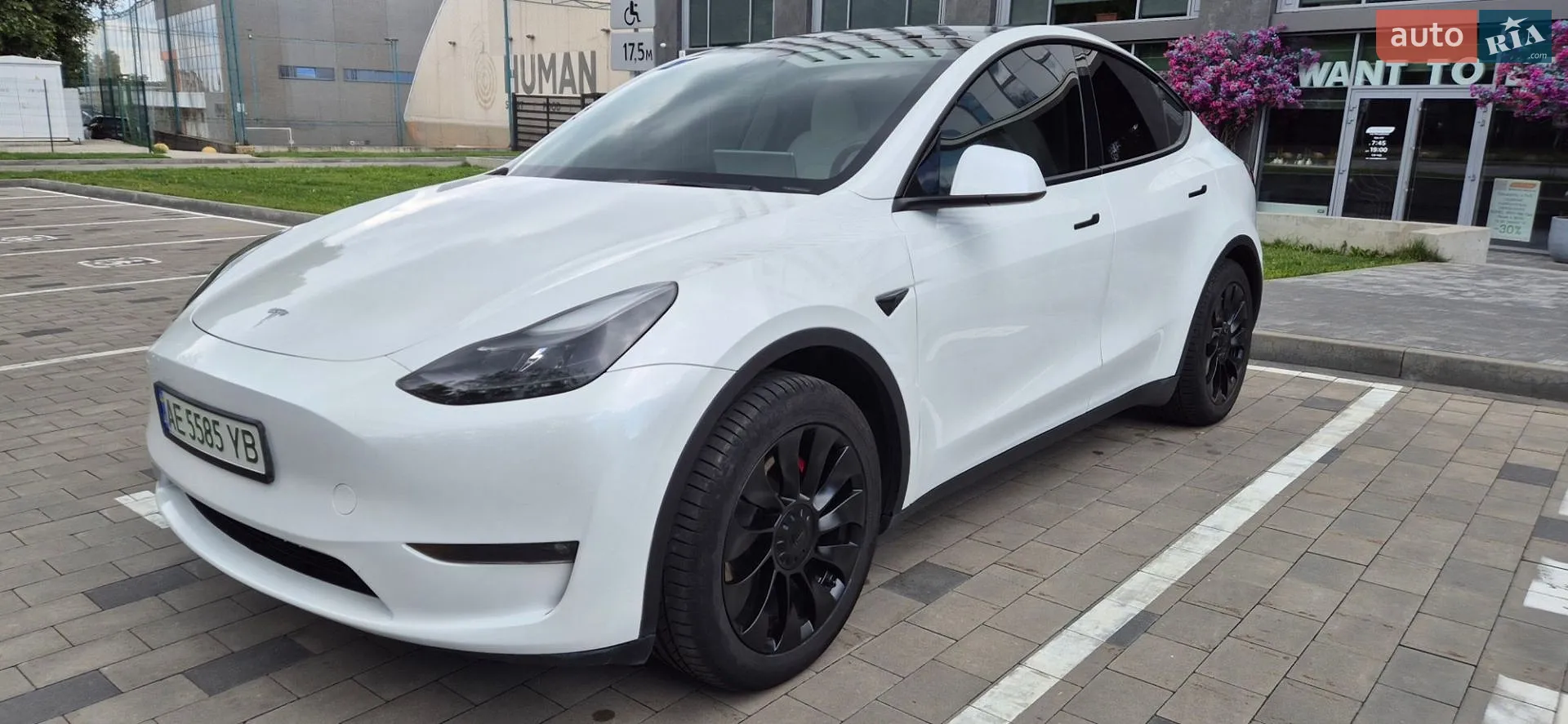 Tesla Model Y, 2023