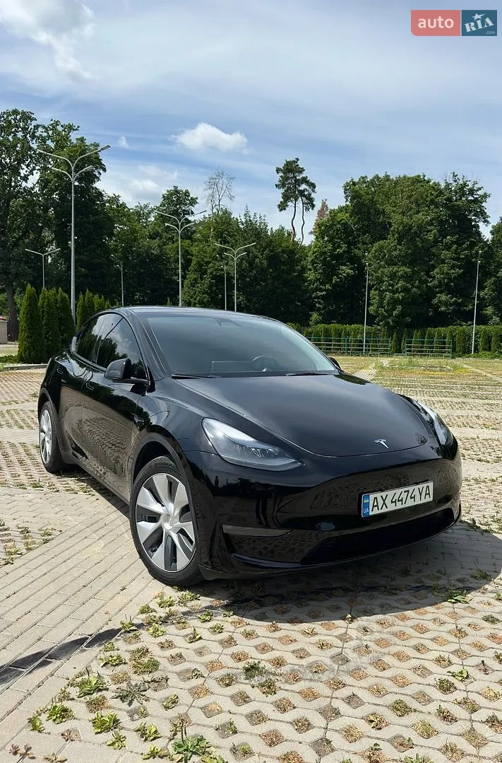 Tesla Model Y, 2023