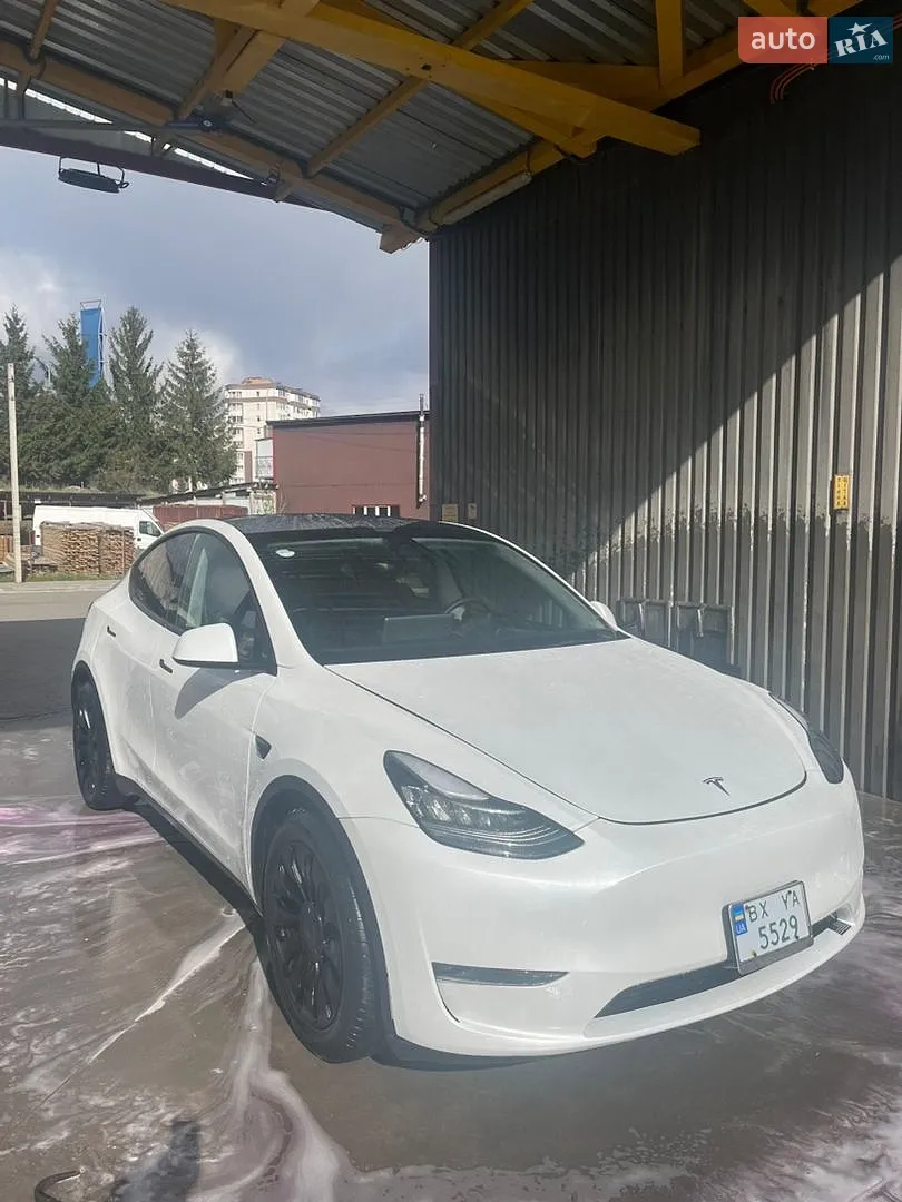 Tesla Model Y, 2023