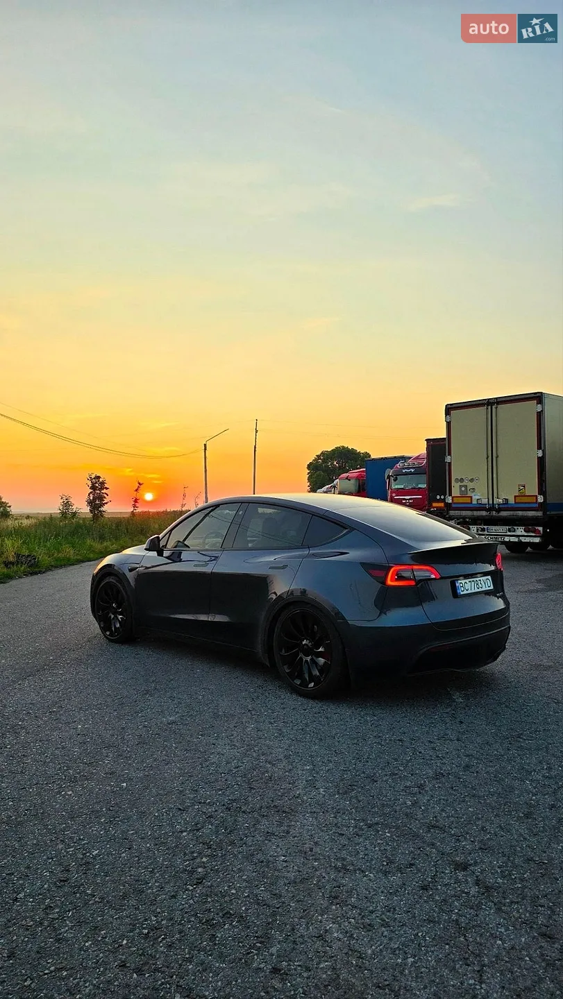 Tesla Model Y, 2023