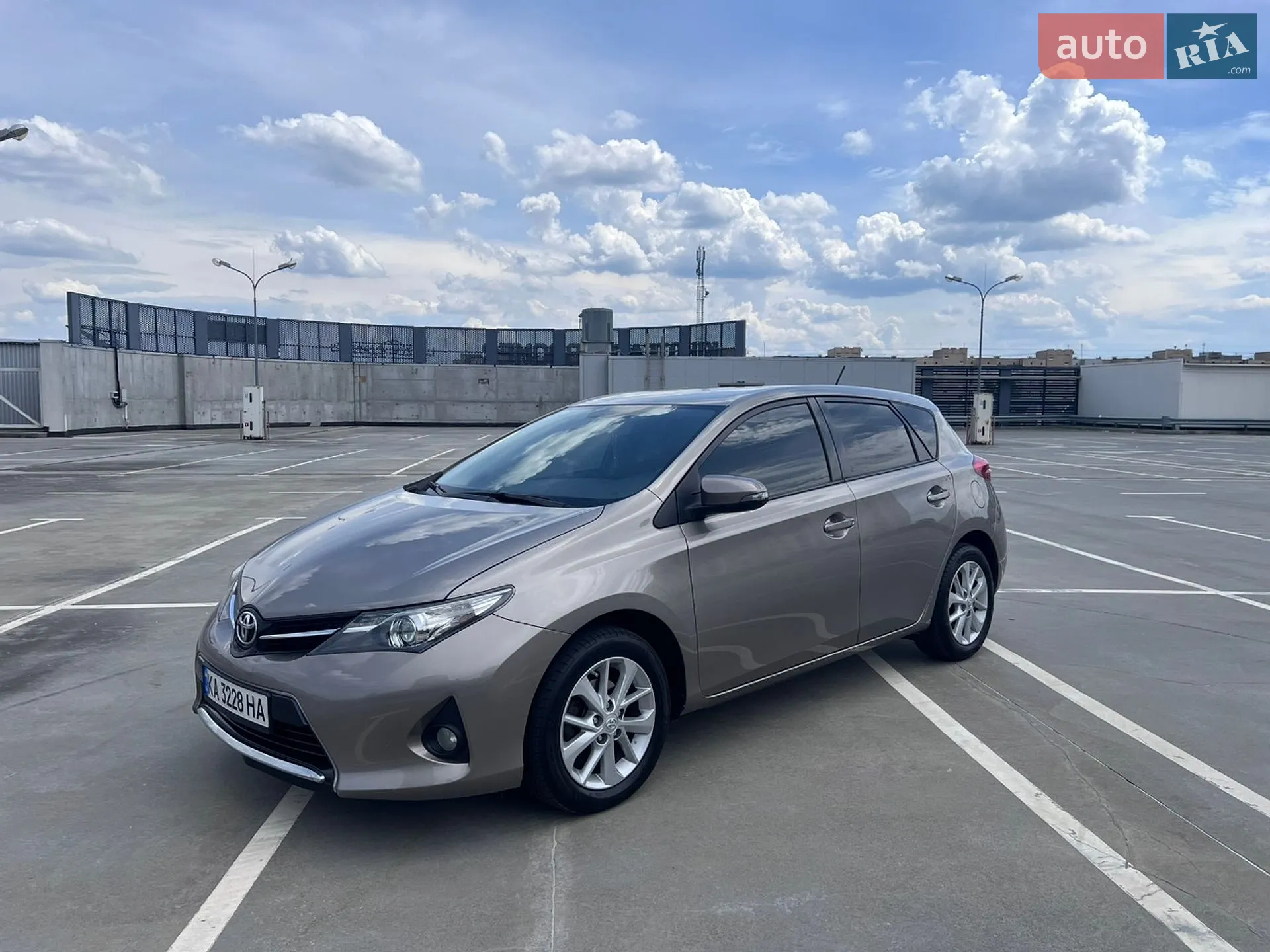 Toyota Auris, 2013