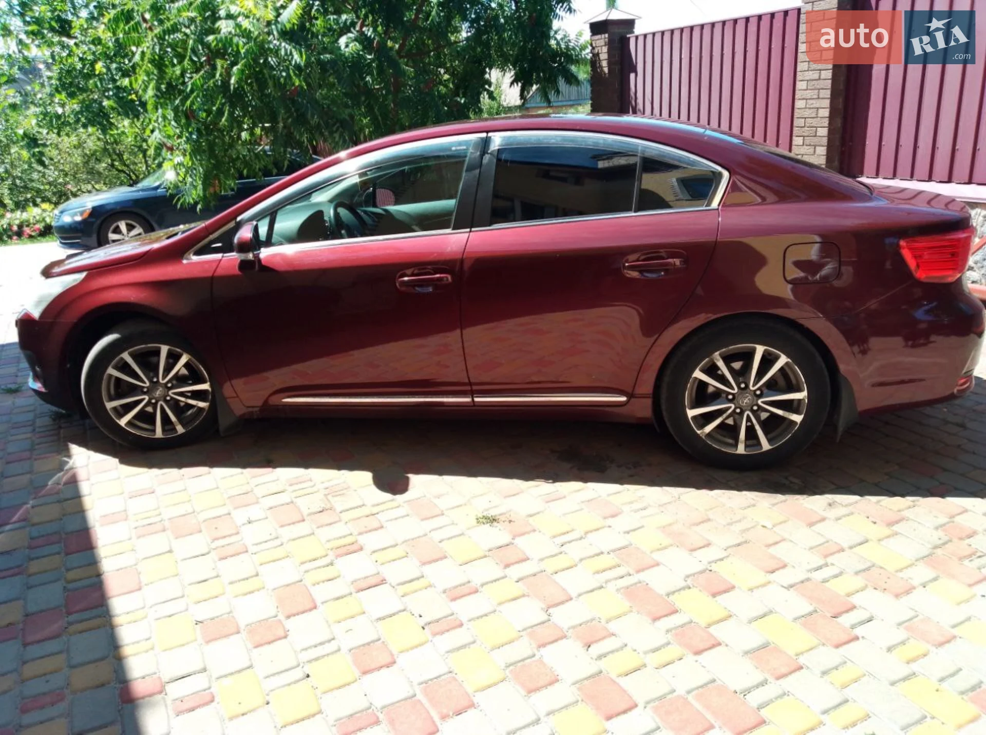 Toyota Avensis 2012 — 1