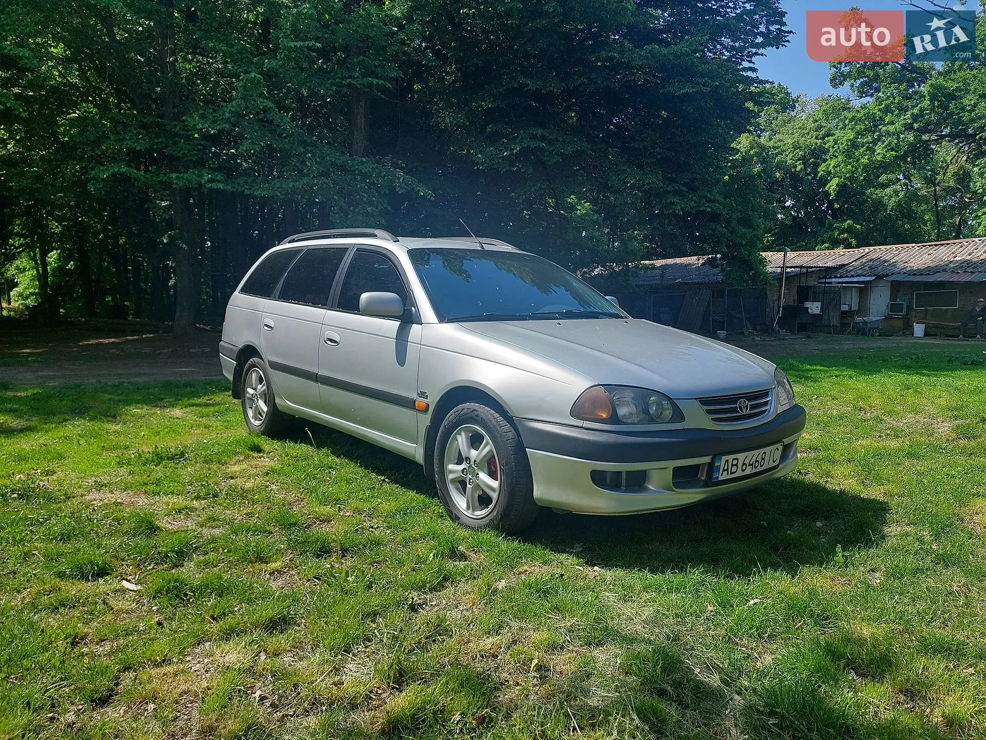 Toyota Avensis, 1999