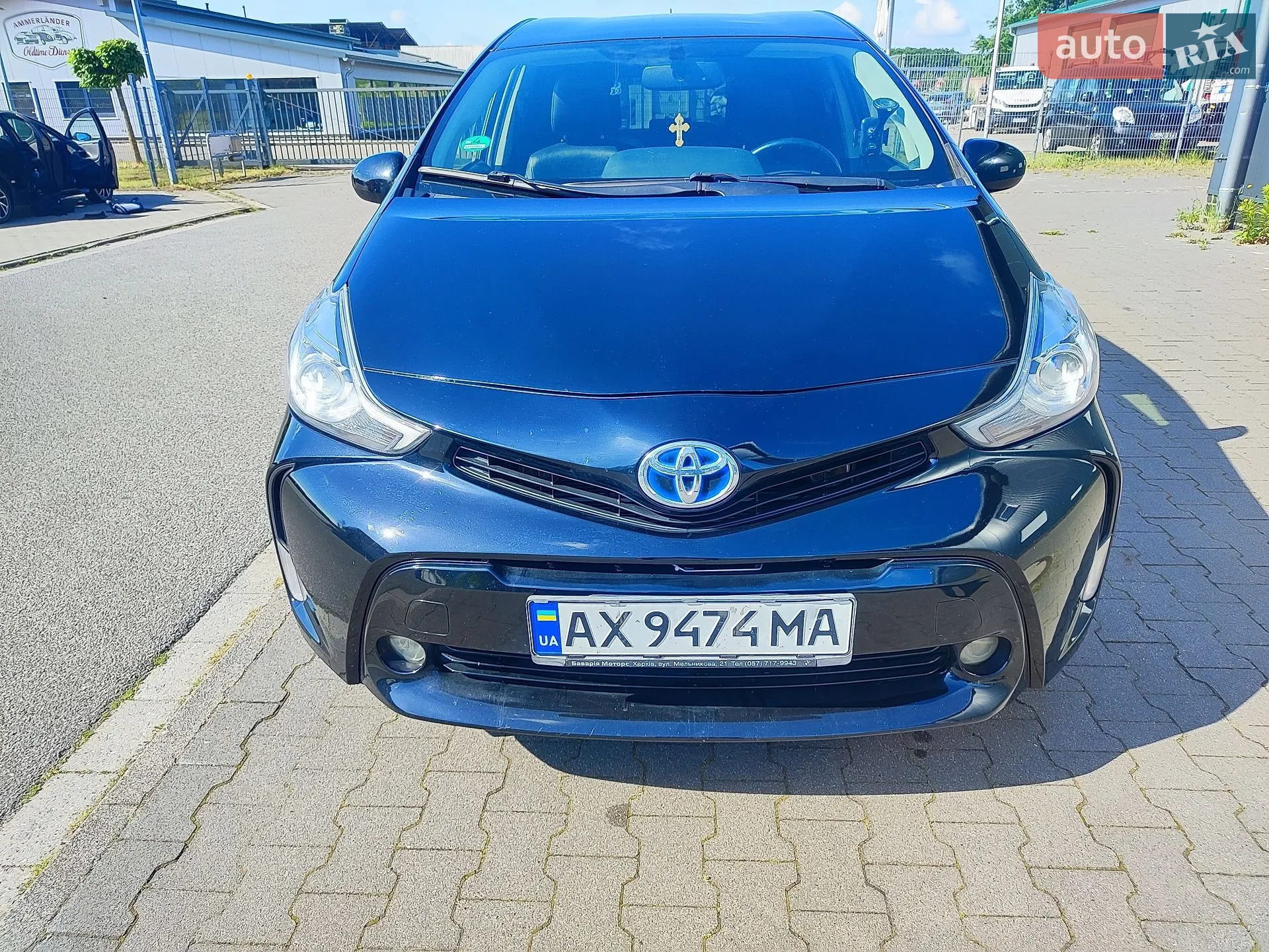 Toyota Prius v, 2016