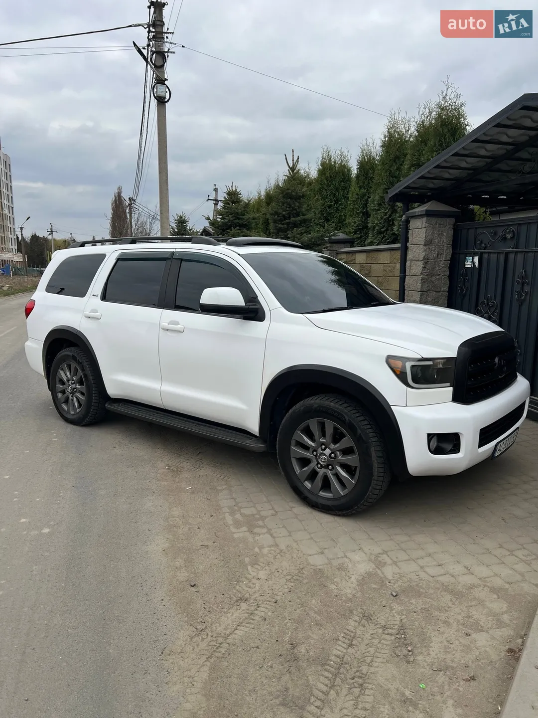 Toyota Sequoia, 2013