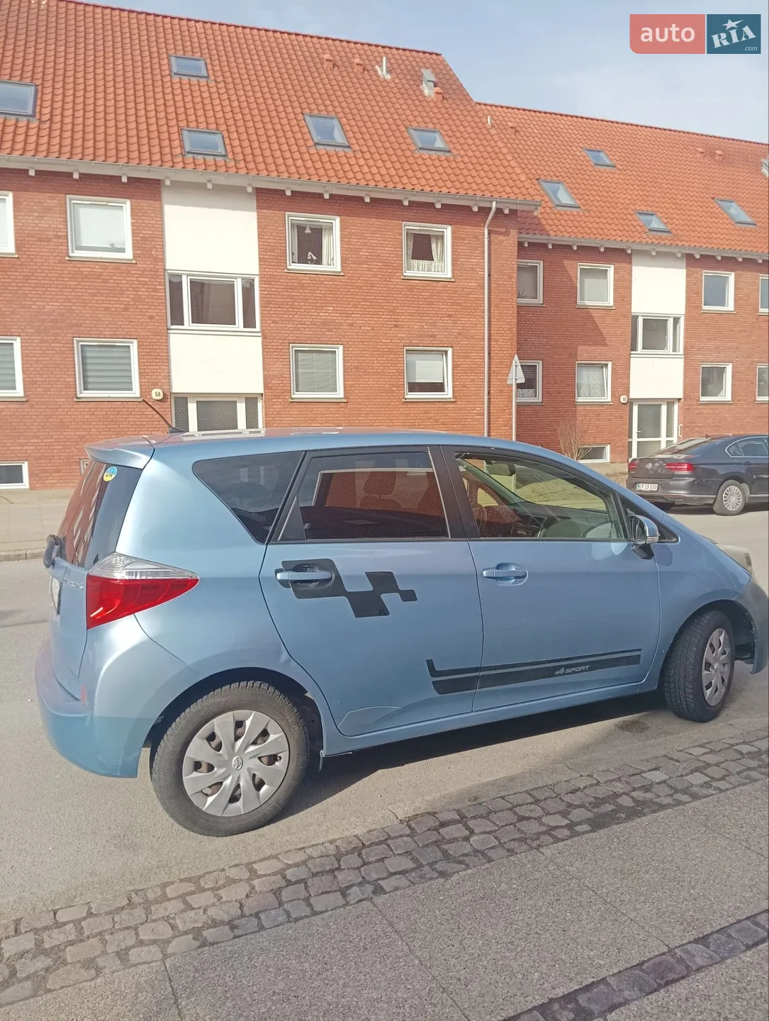 Toyota Verso-S, 2012