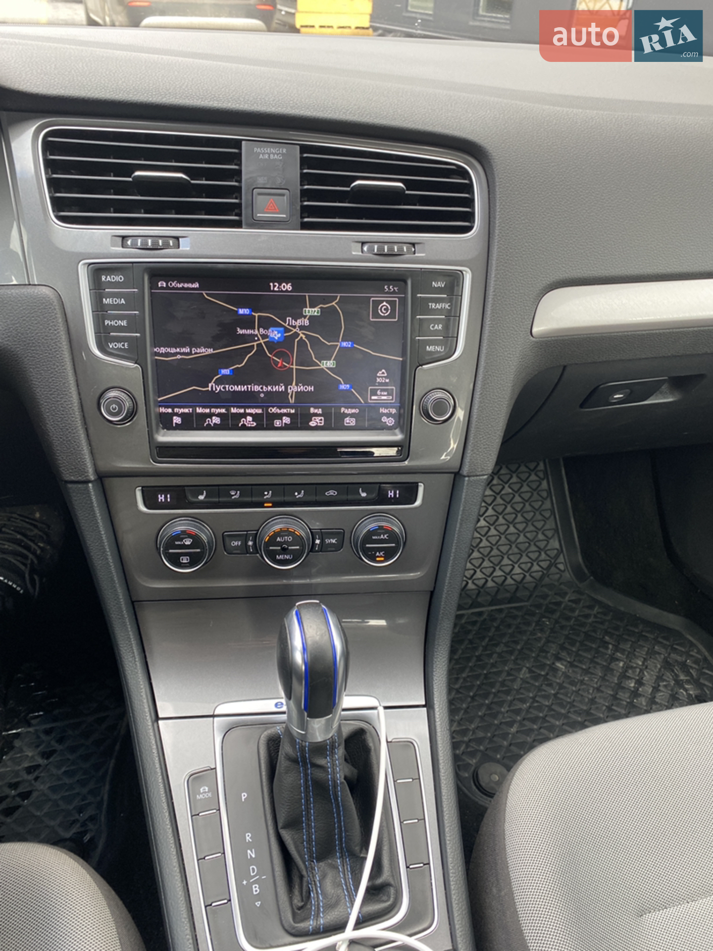 Volkswagen e-Golf, 2015