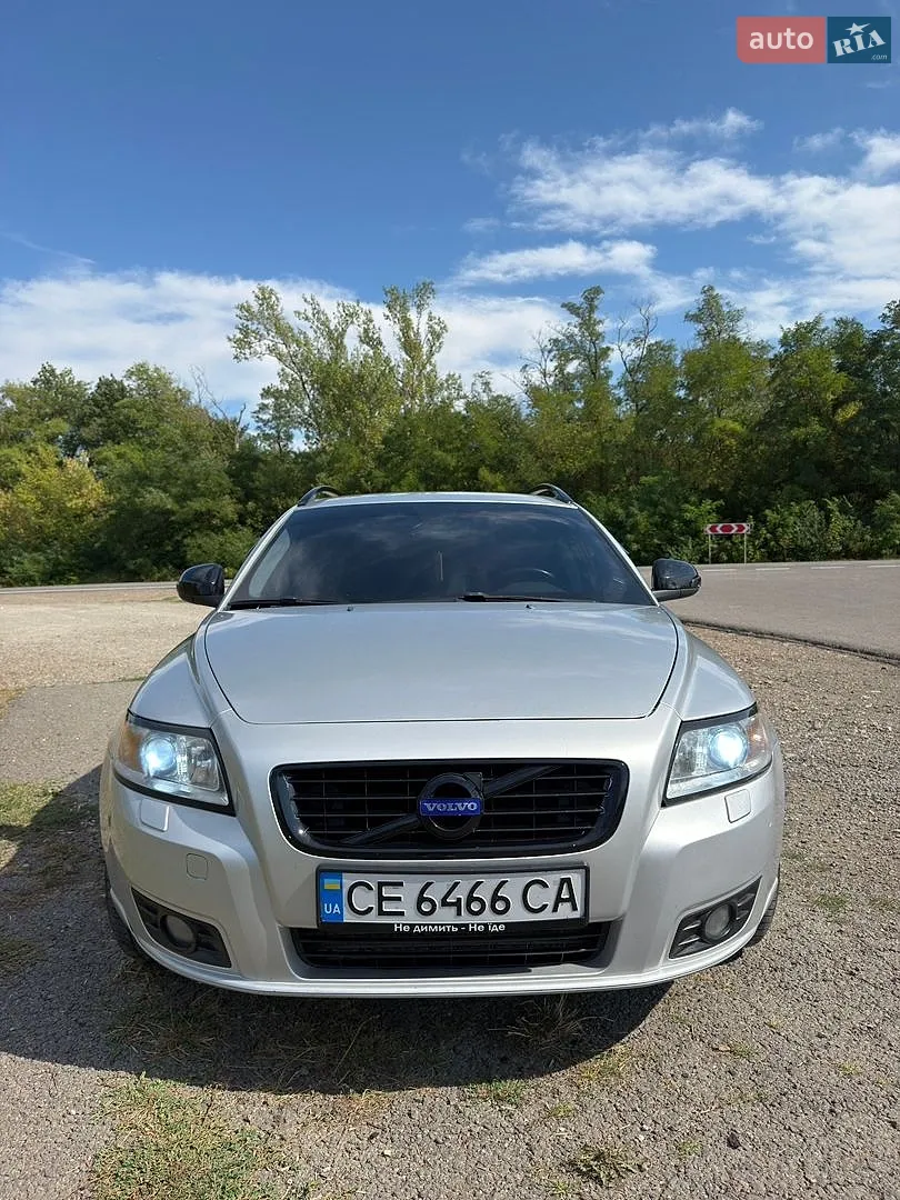 Volvo V50 2010 — 1