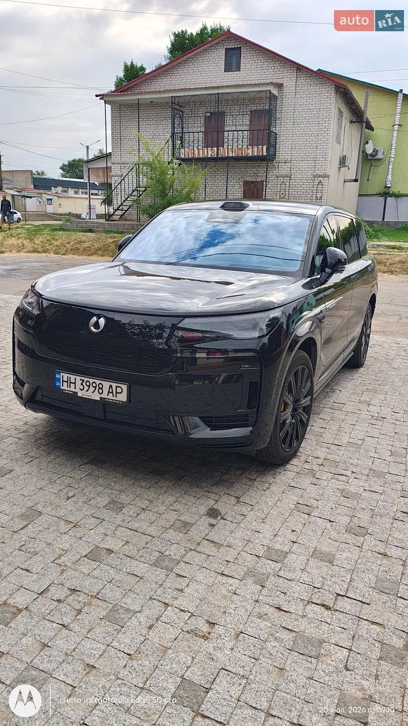 Denza N9, 2025
