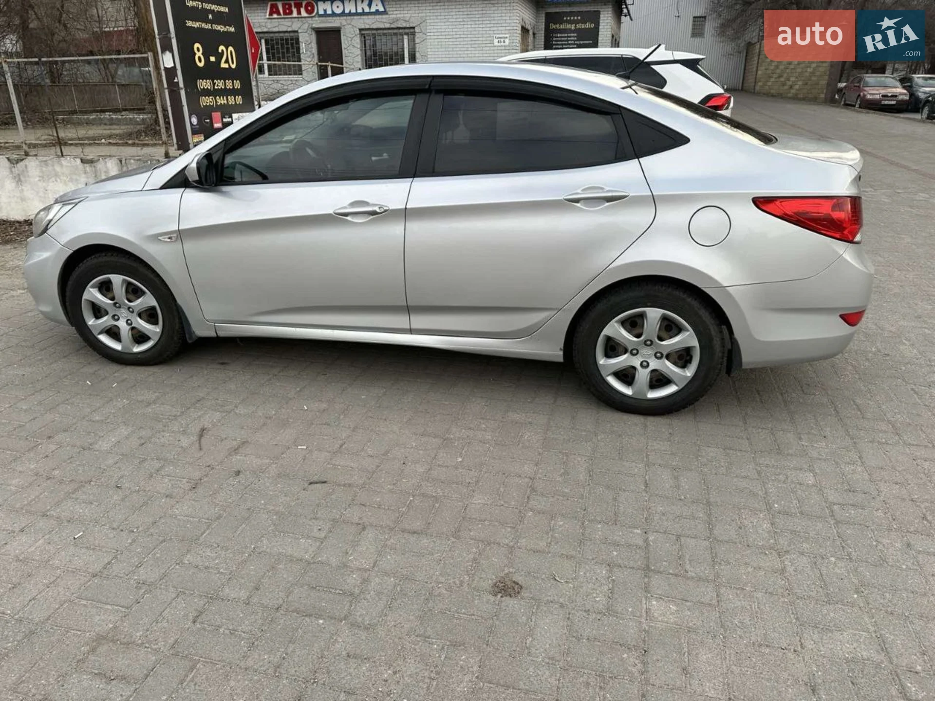 Hyundai Accent, 2011