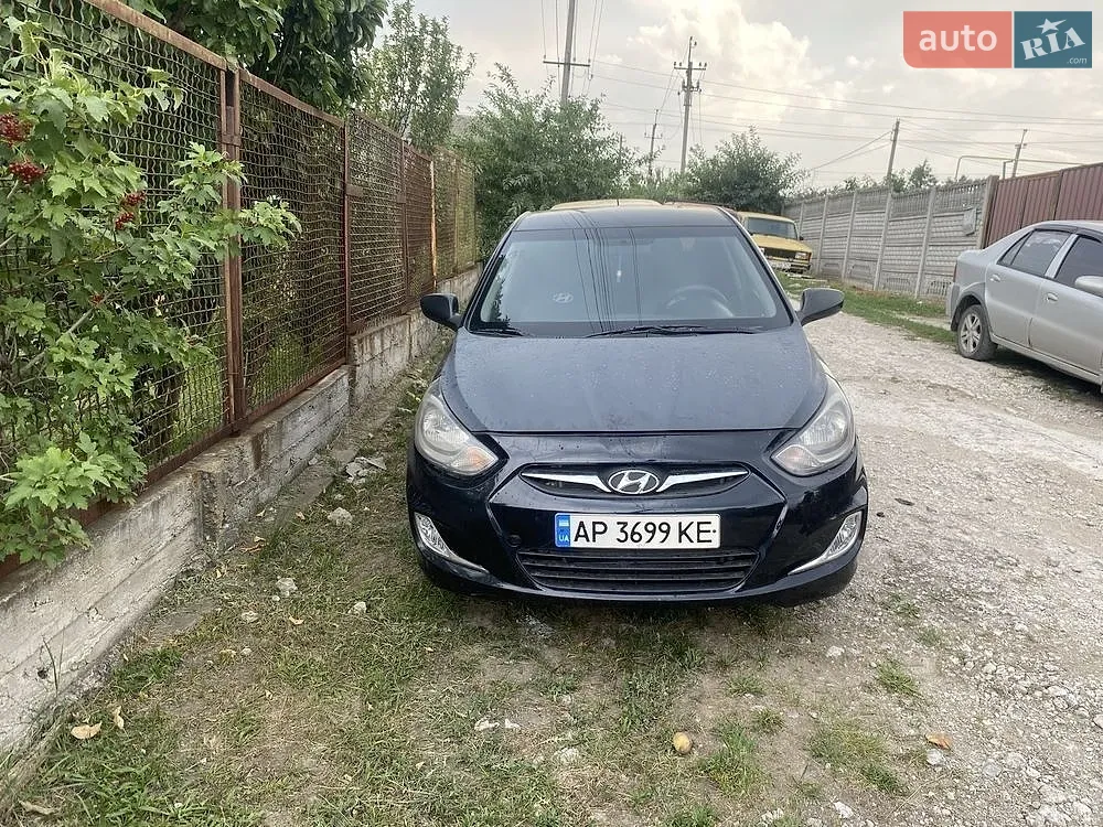 Hyundai Accent, 2011