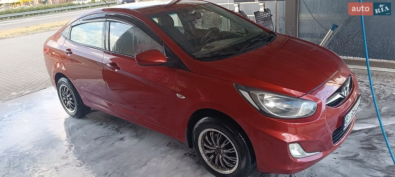 Hyundai Accent, 2011