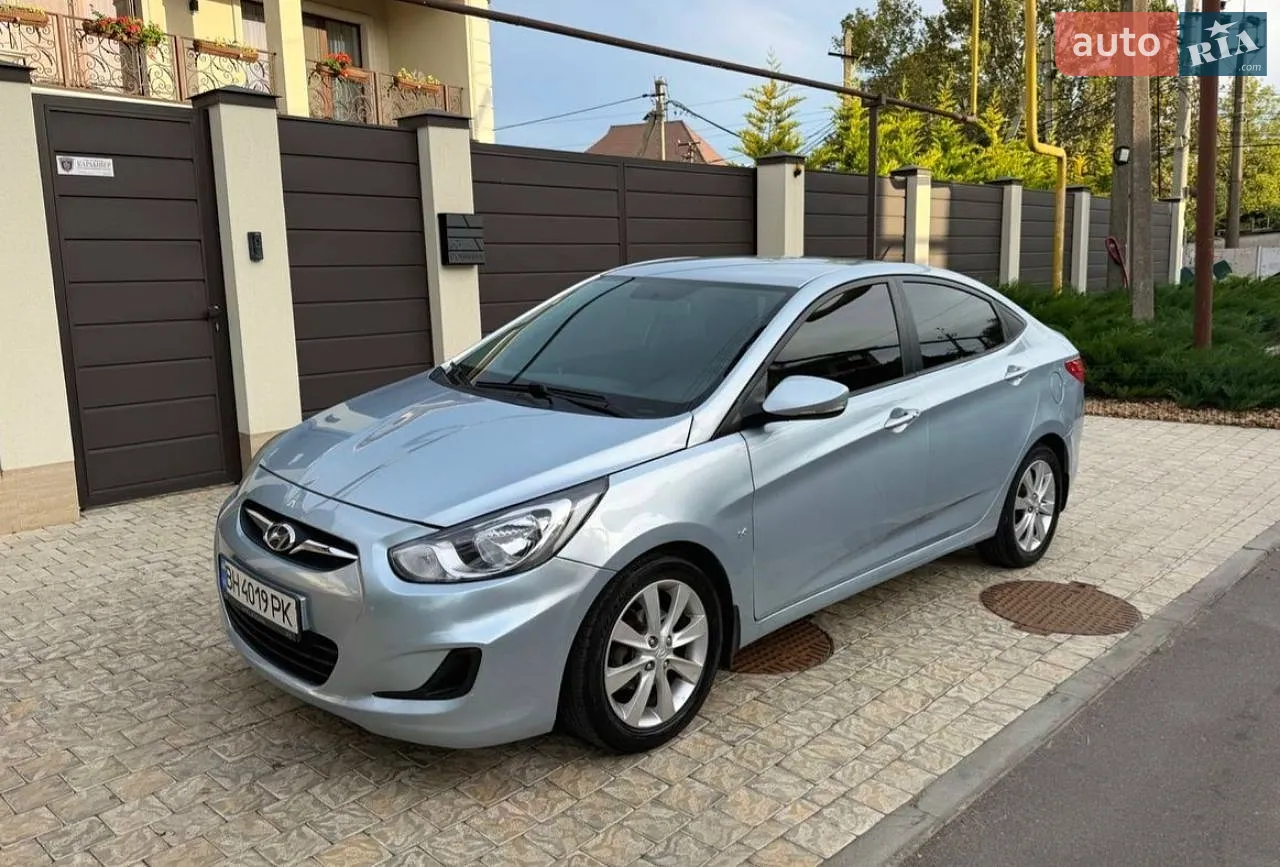Hyundai Accent, 2011