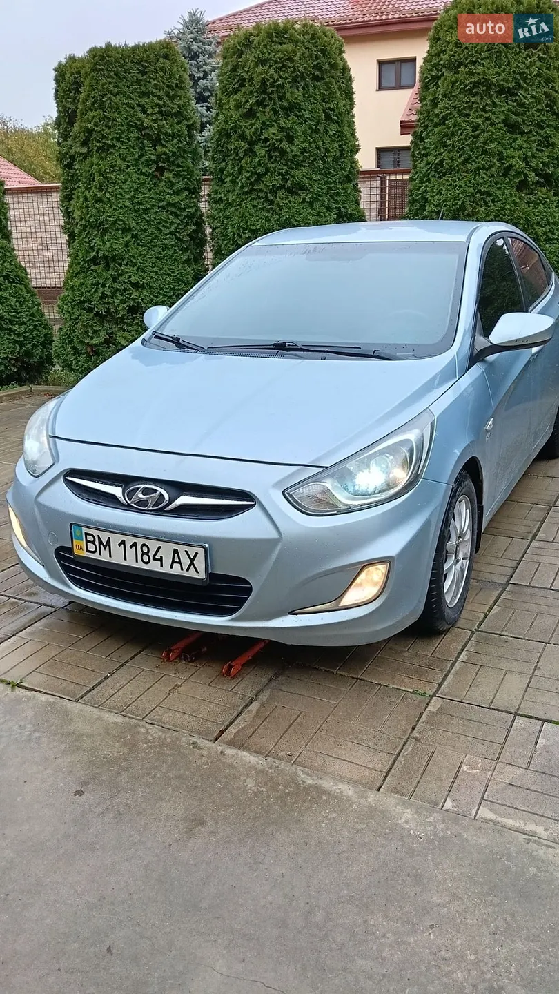Hyundai Accent, 2011