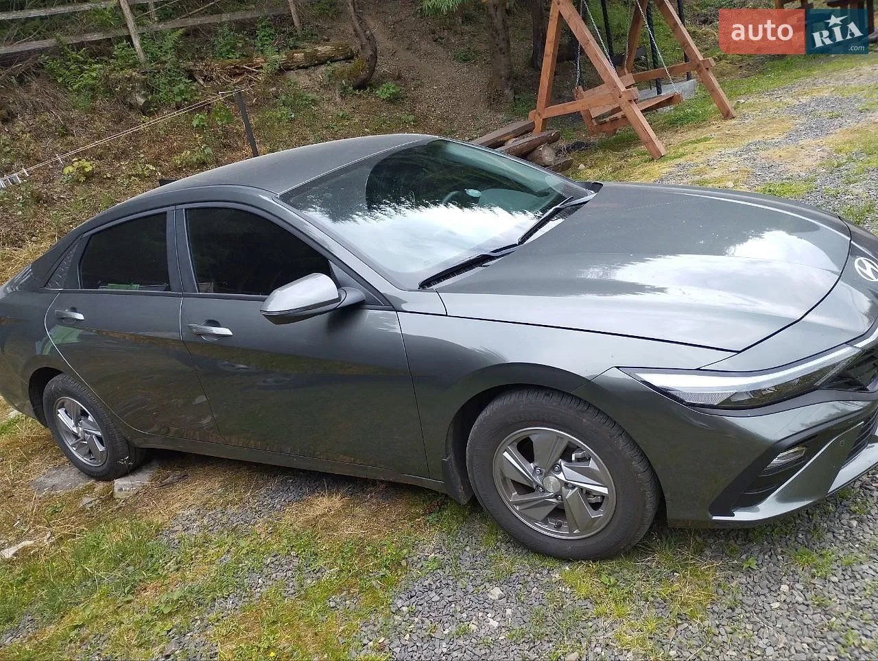 Hyundai Elantra, 2024