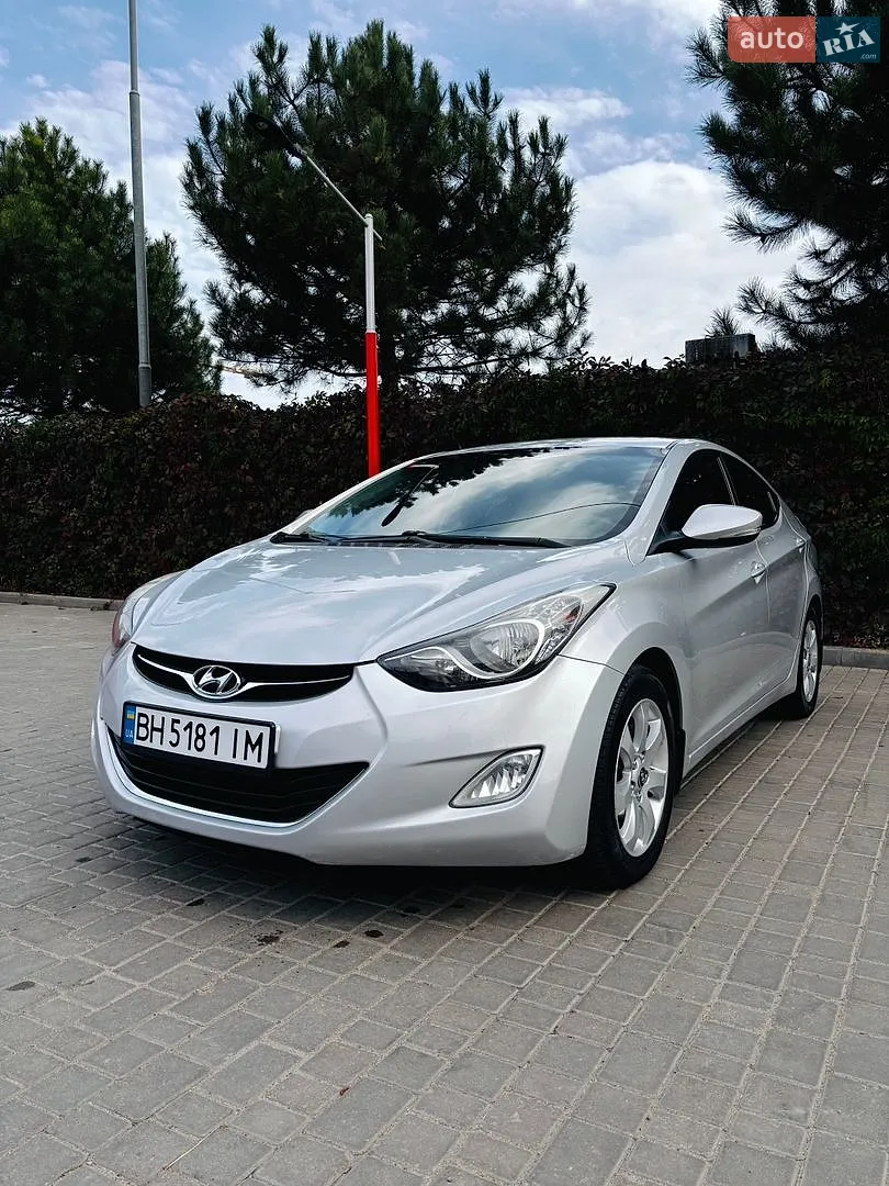Hyundai Elantra, 2011