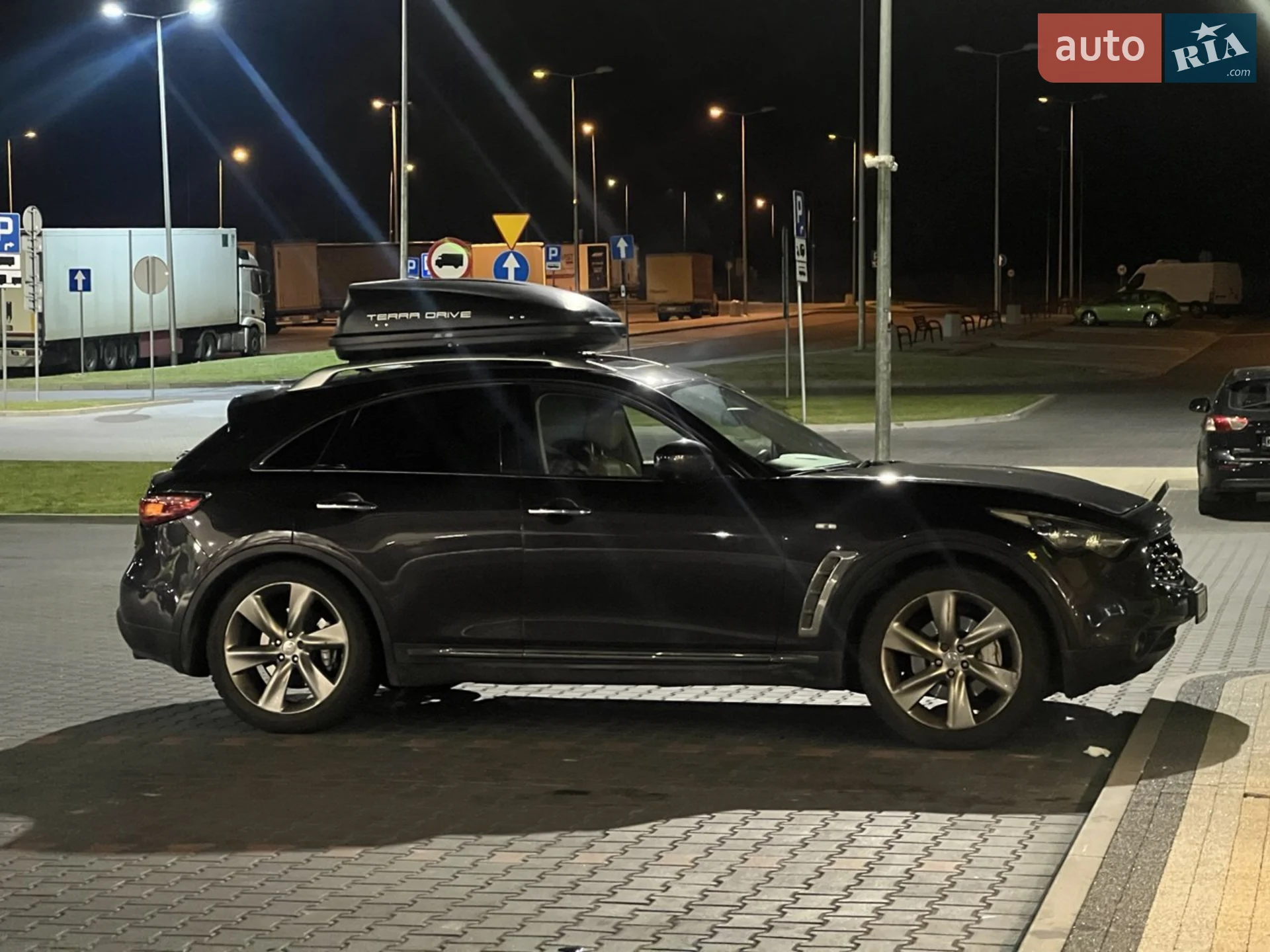 Infiniti FX 30, 2011