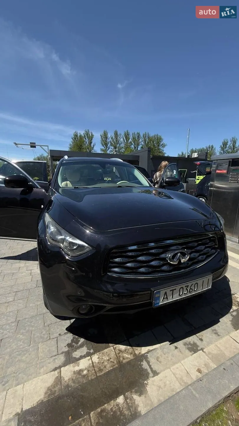 Infiniti FX 30, 2011
