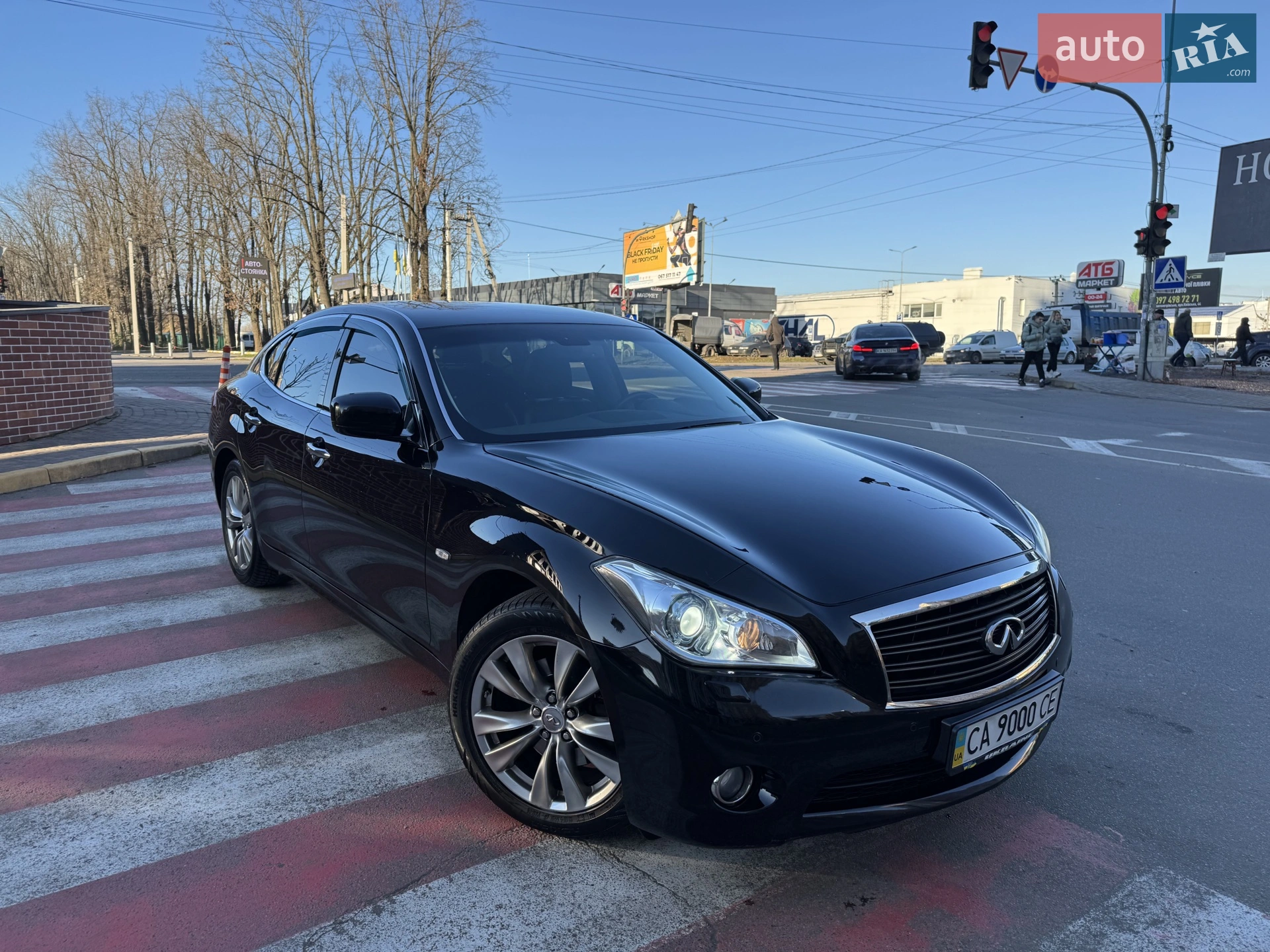 Infiniti M25, 2012