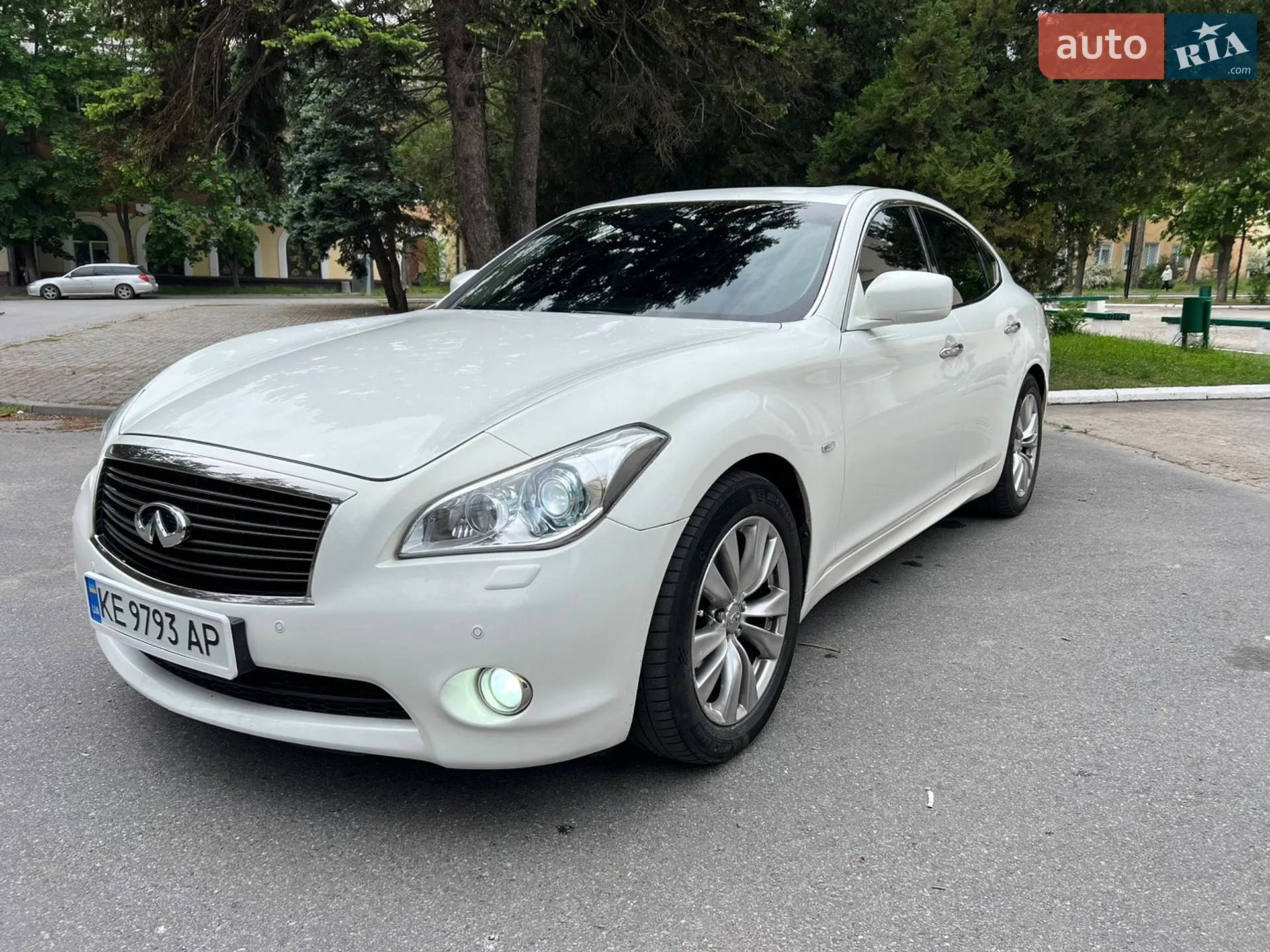 Infiniti M25, 2011
