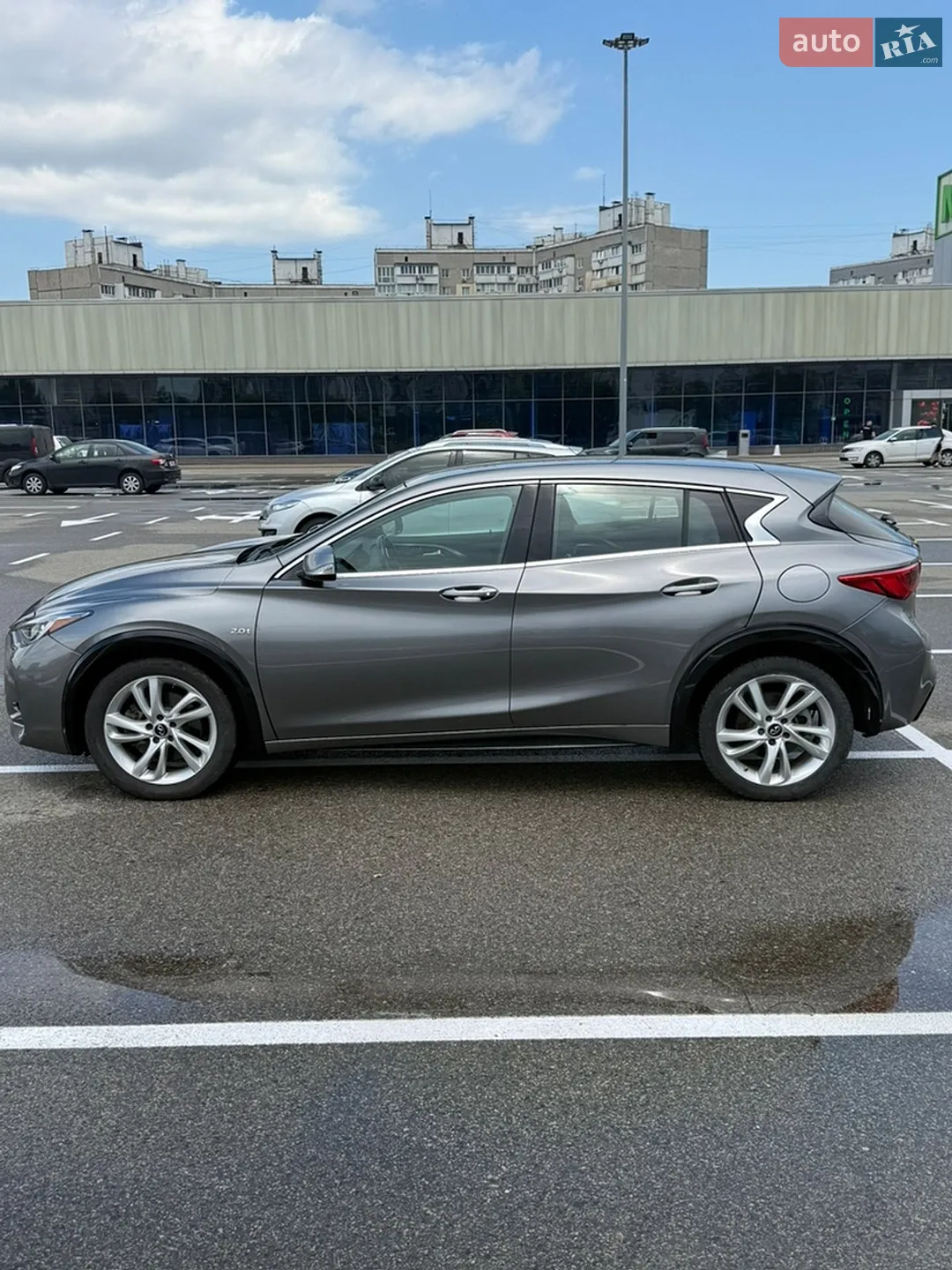 Infiniti QX30, 2016