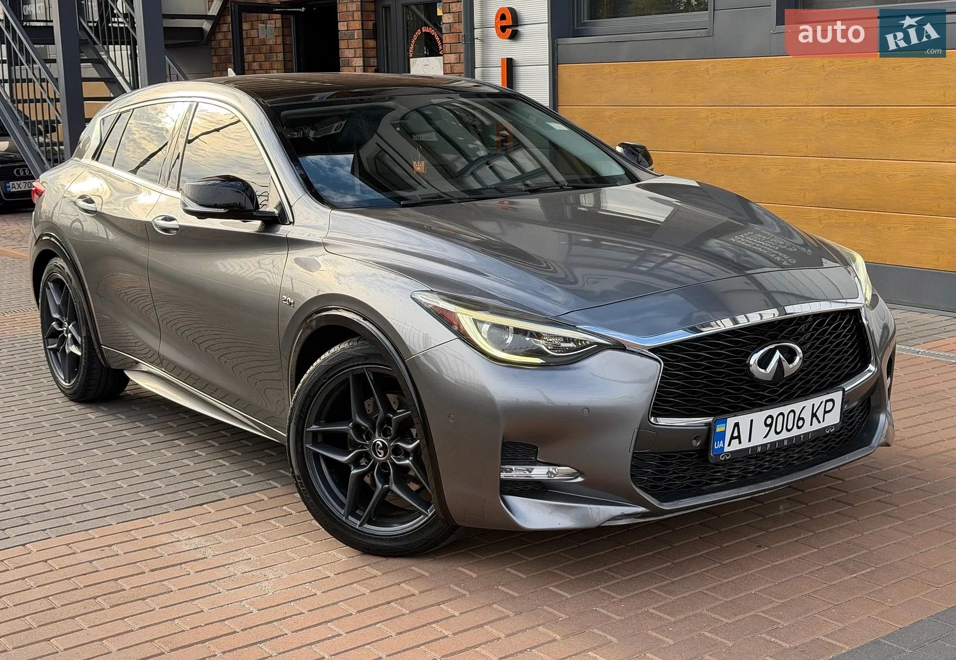 Infiniti QX30, 2016