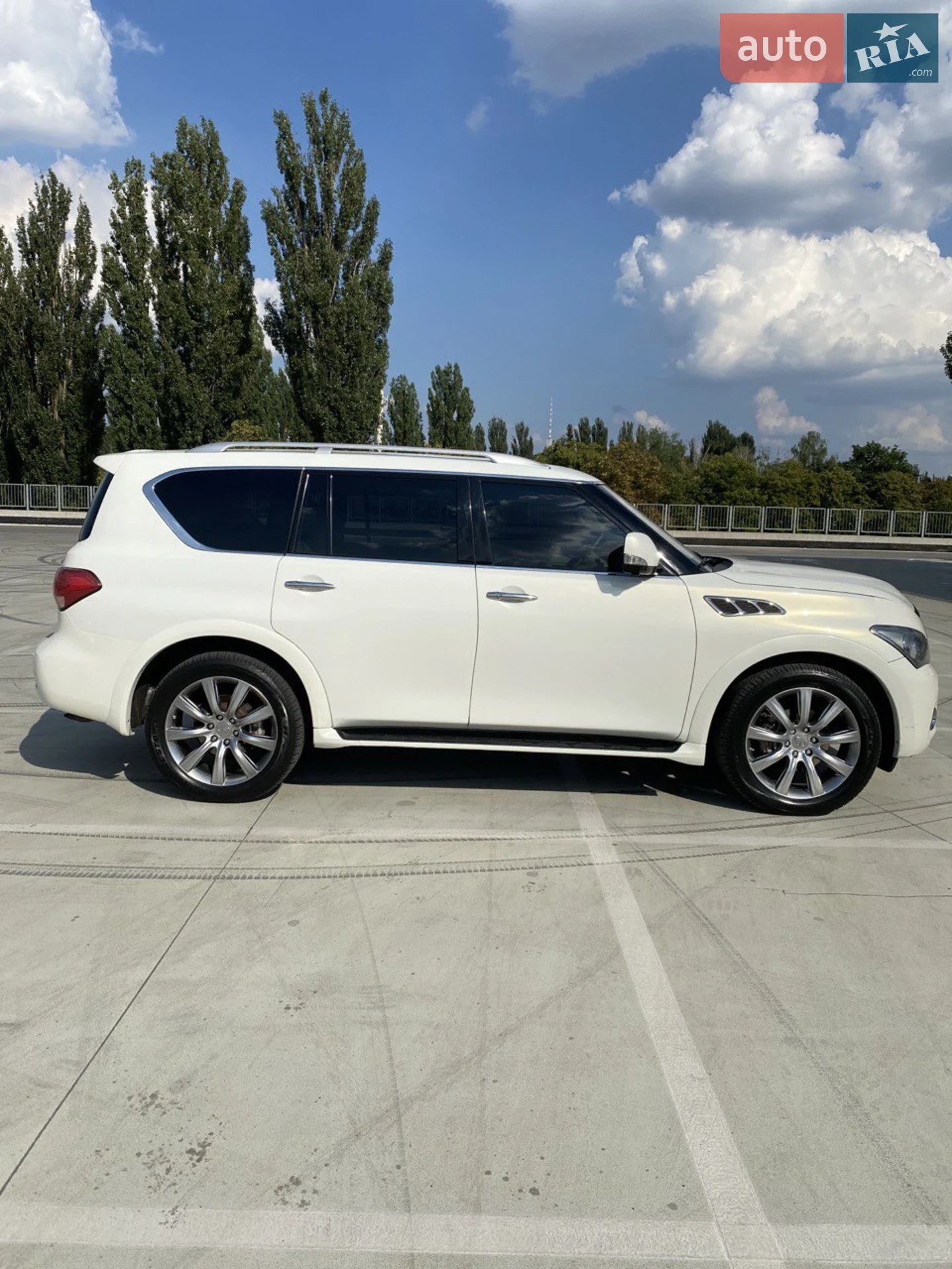 Infiniti QX56, 2012